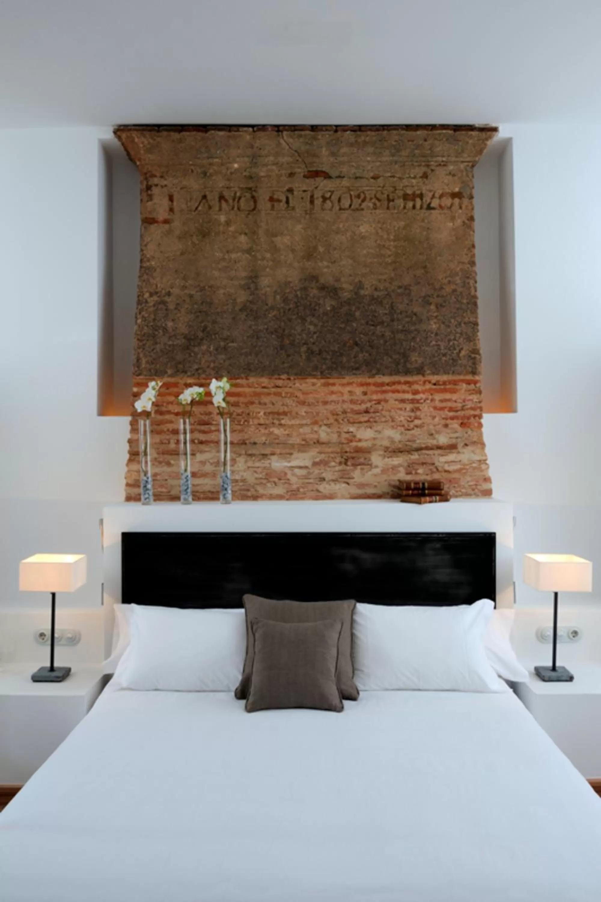 Bedroom, Bed in Palacio Carvajal Girón