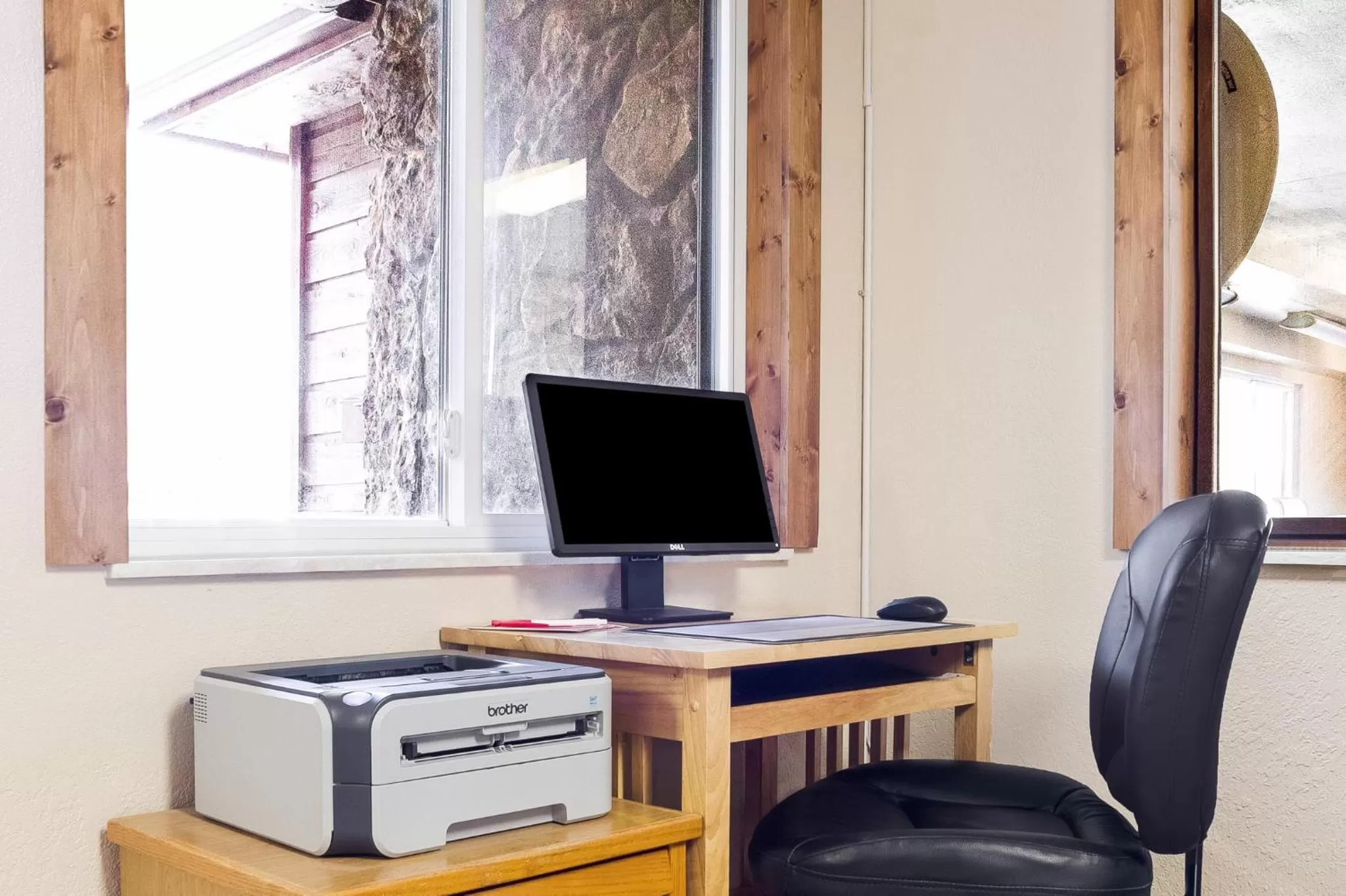 Day in Econo Lodge, Downtown Custer Near Custer State Park and Mt Rushmore