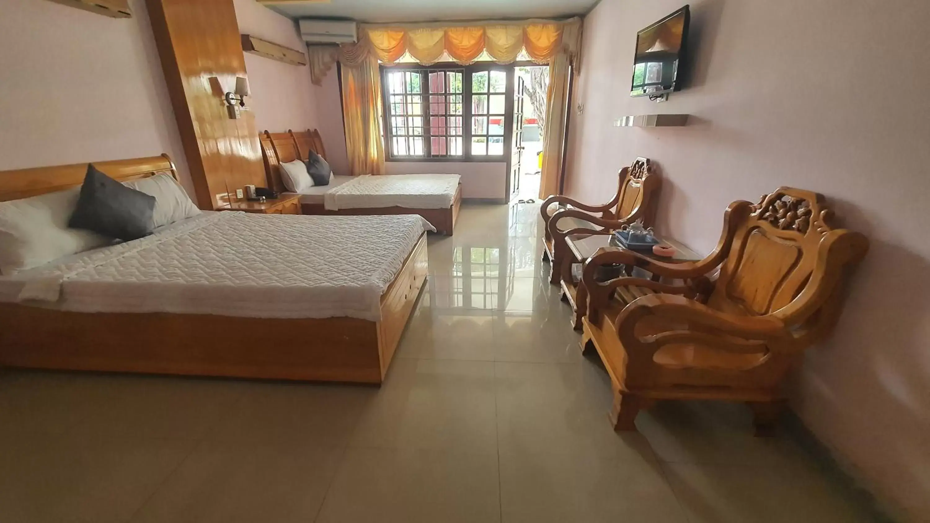 Family Room with Garden View in Thành Mỹ Hotel Family Room with Garden View in Thành Mỹ Hotel