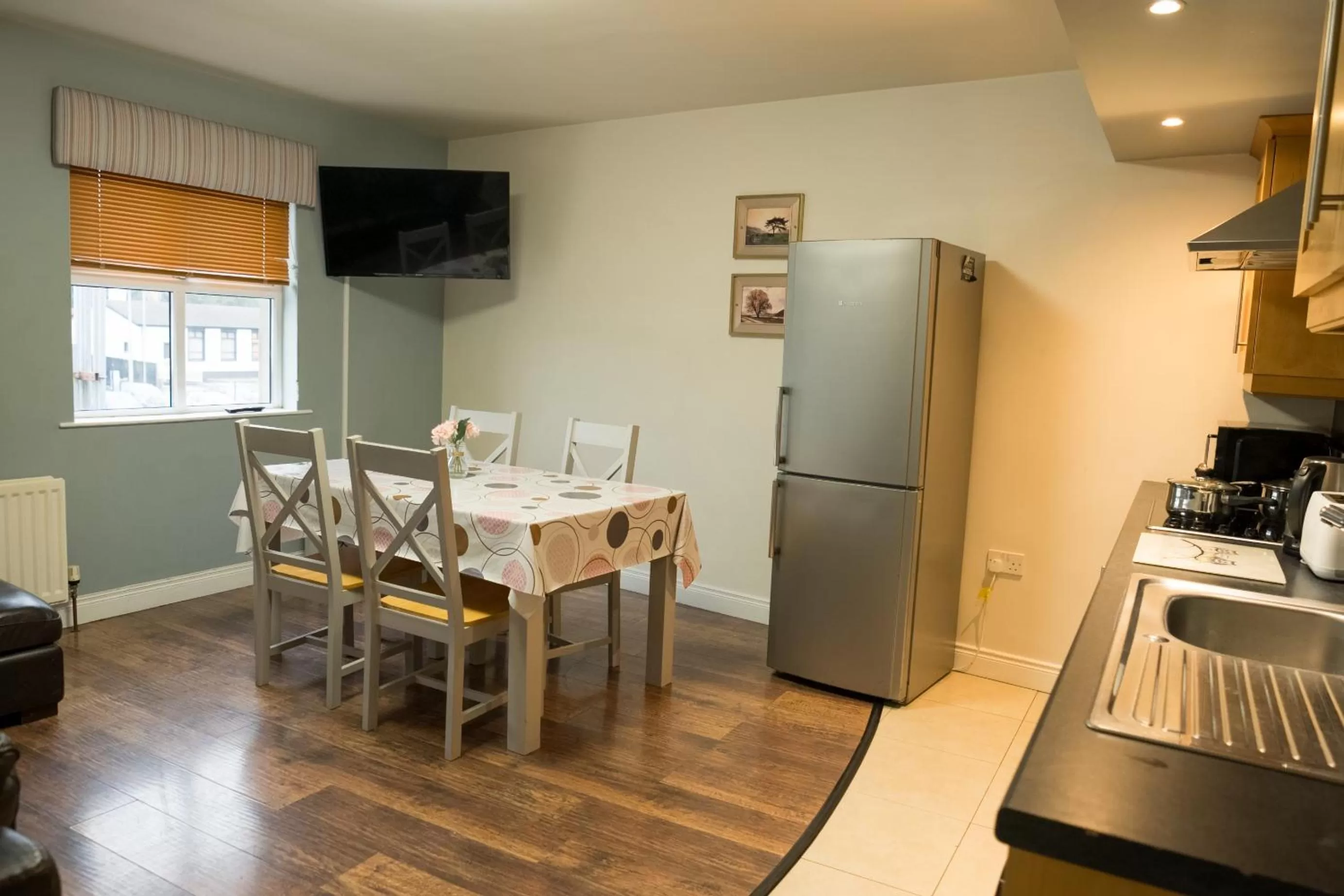 Dining area in Walsh's Hotel and Apartments