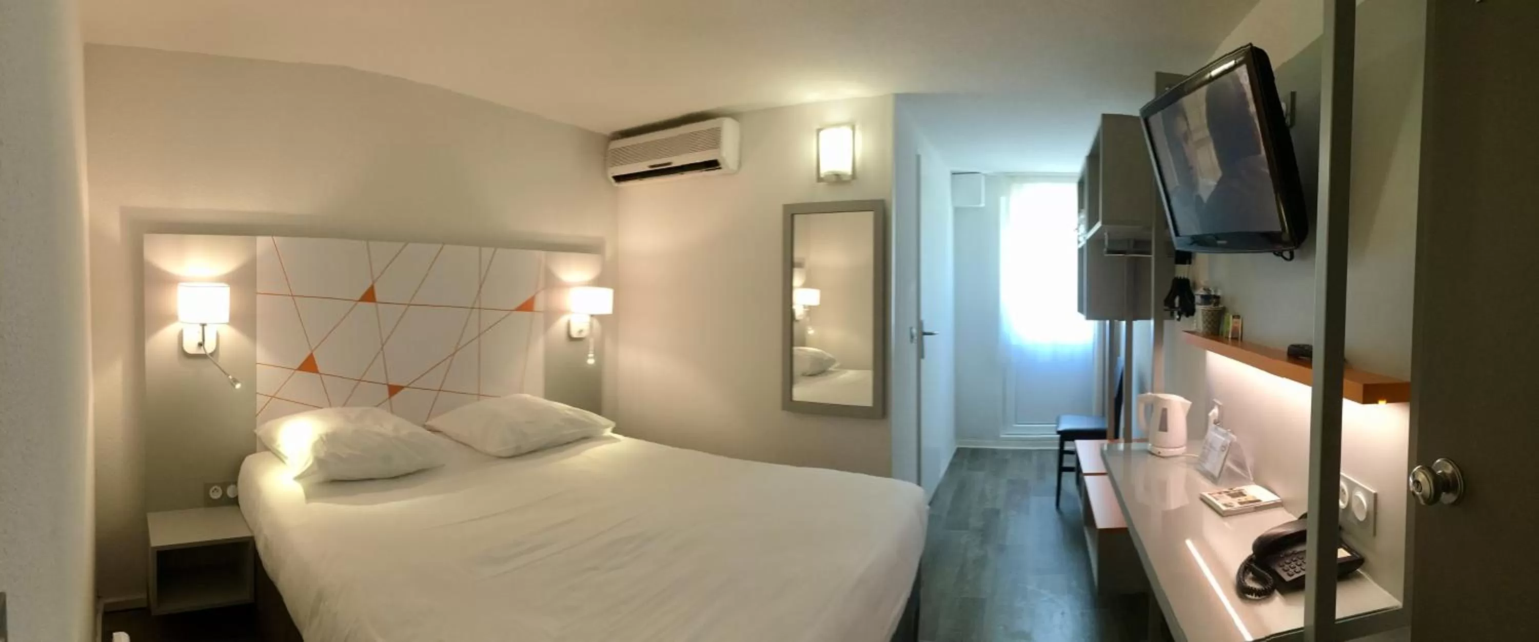 TV and multimedia, Bed in Hotel du Parc Euromédecine by AKENA