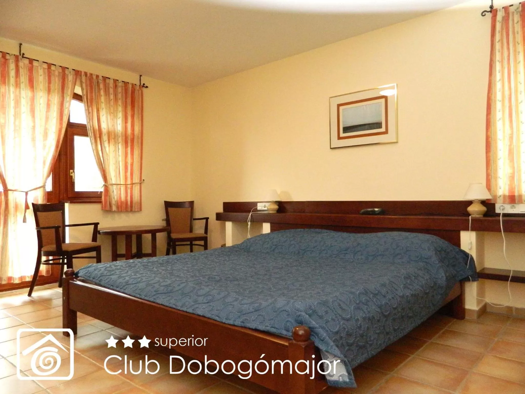Photo of the whole room, Bed in Club Dobogómajor superior
