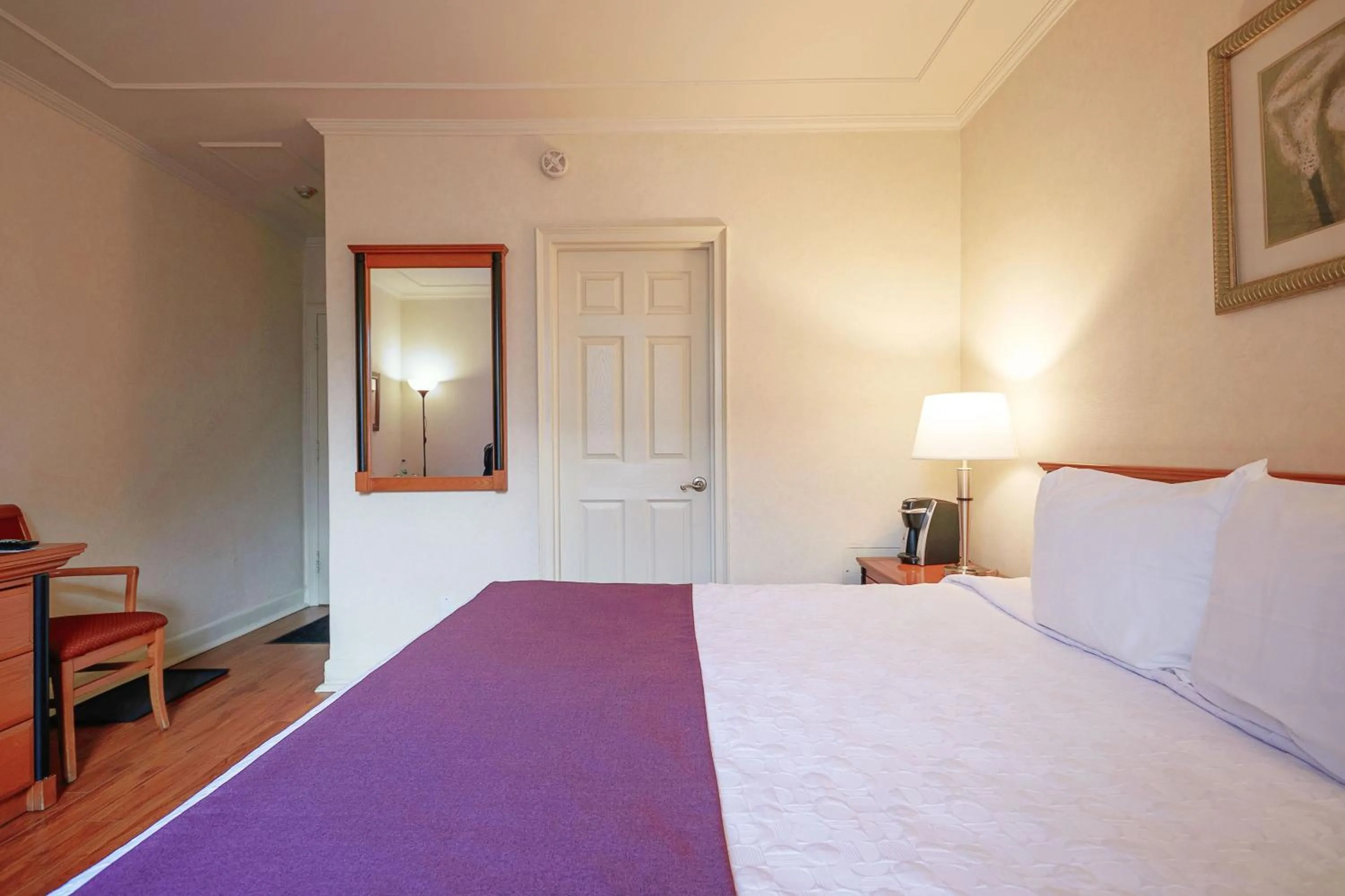 Bed in Hotel St-Denis