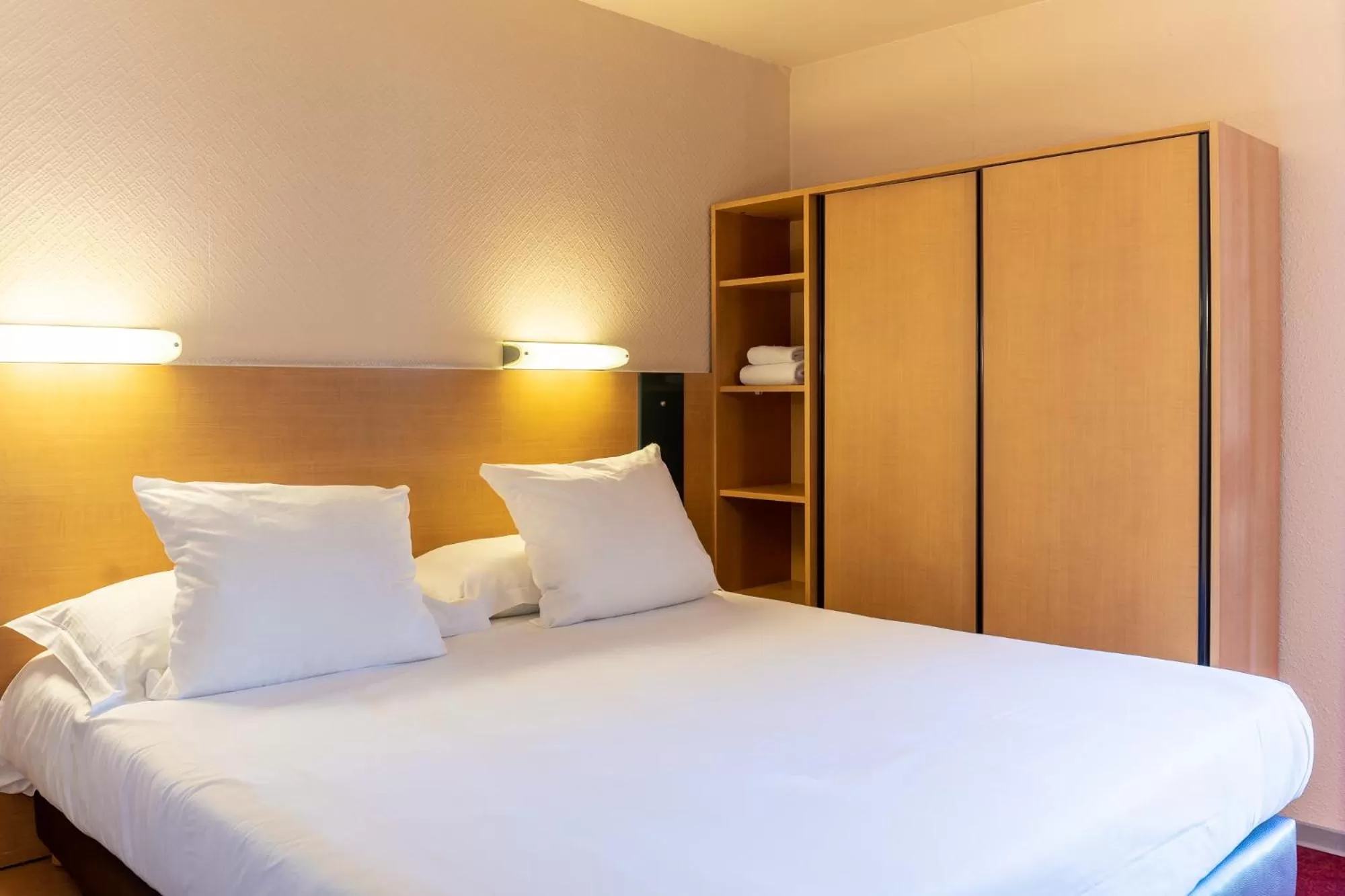 Double Room in The Originals City, Hôtel Le Pavillon, Béziers Est