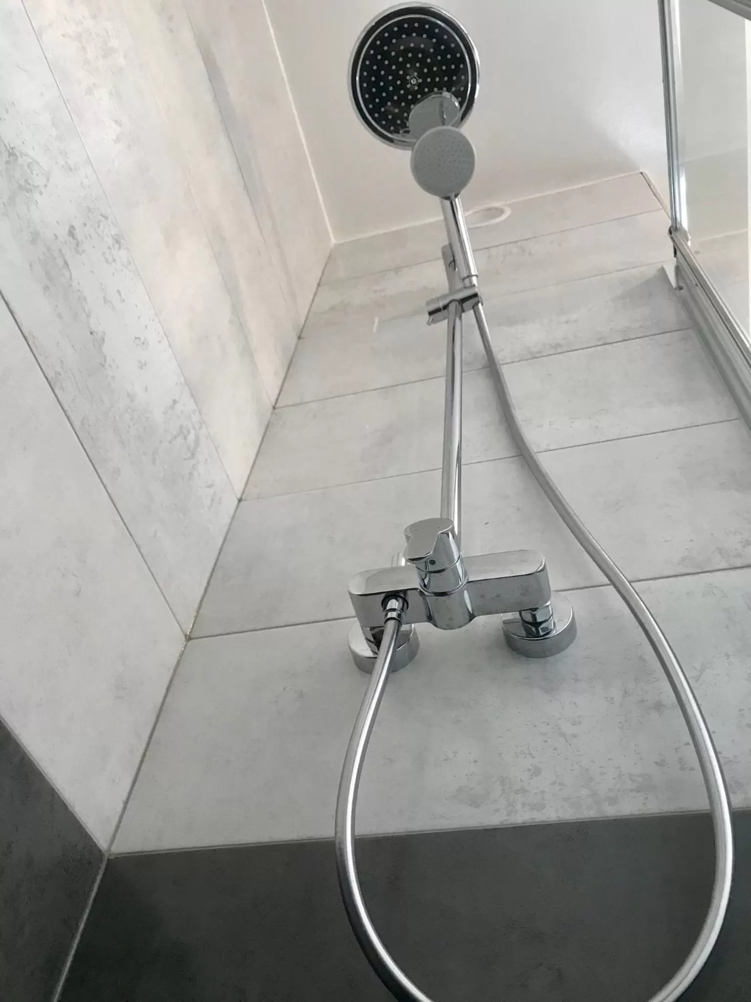 Shower in Residence Hoche