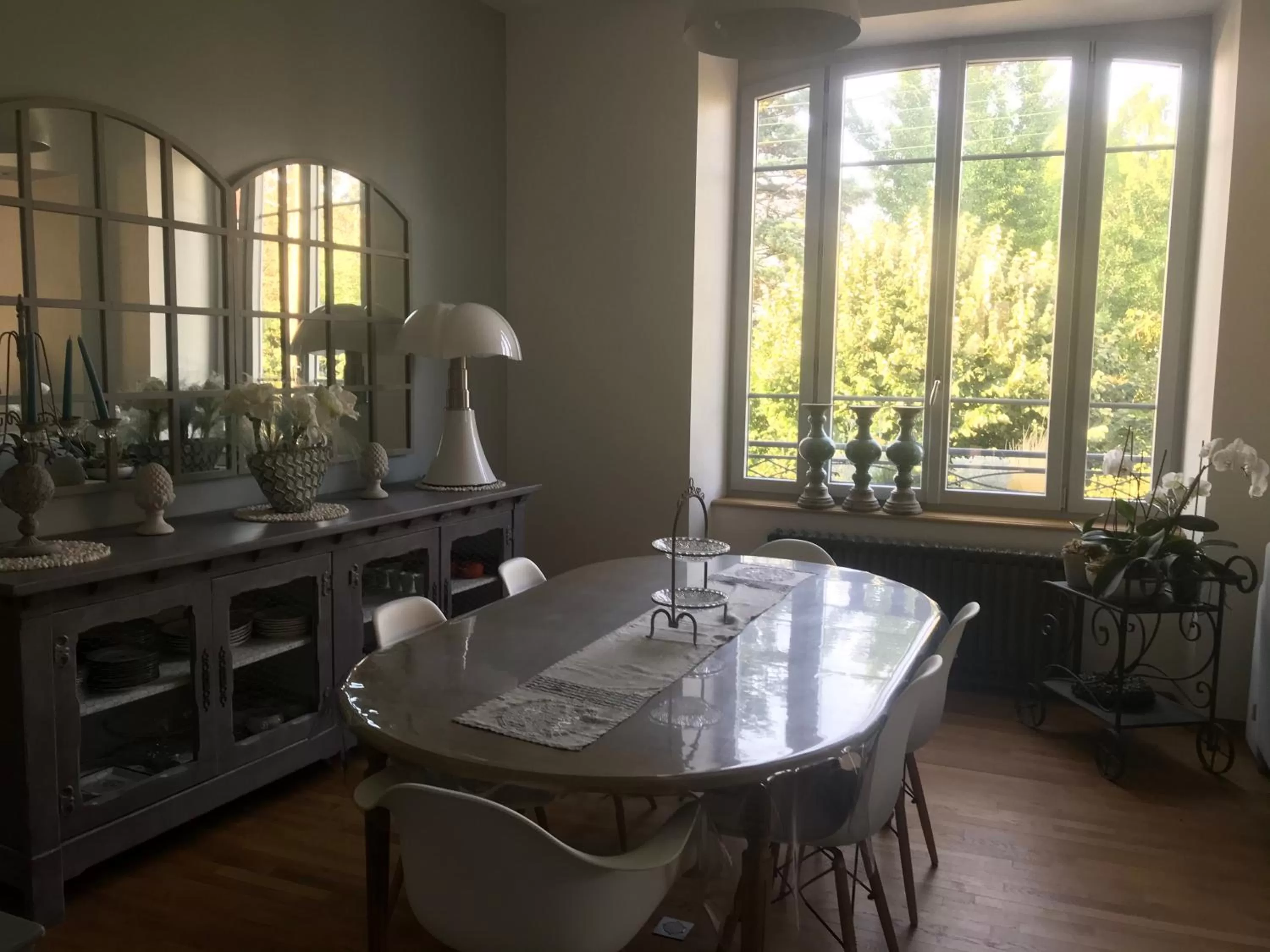 Communal lounge/ TV room in La Demeure