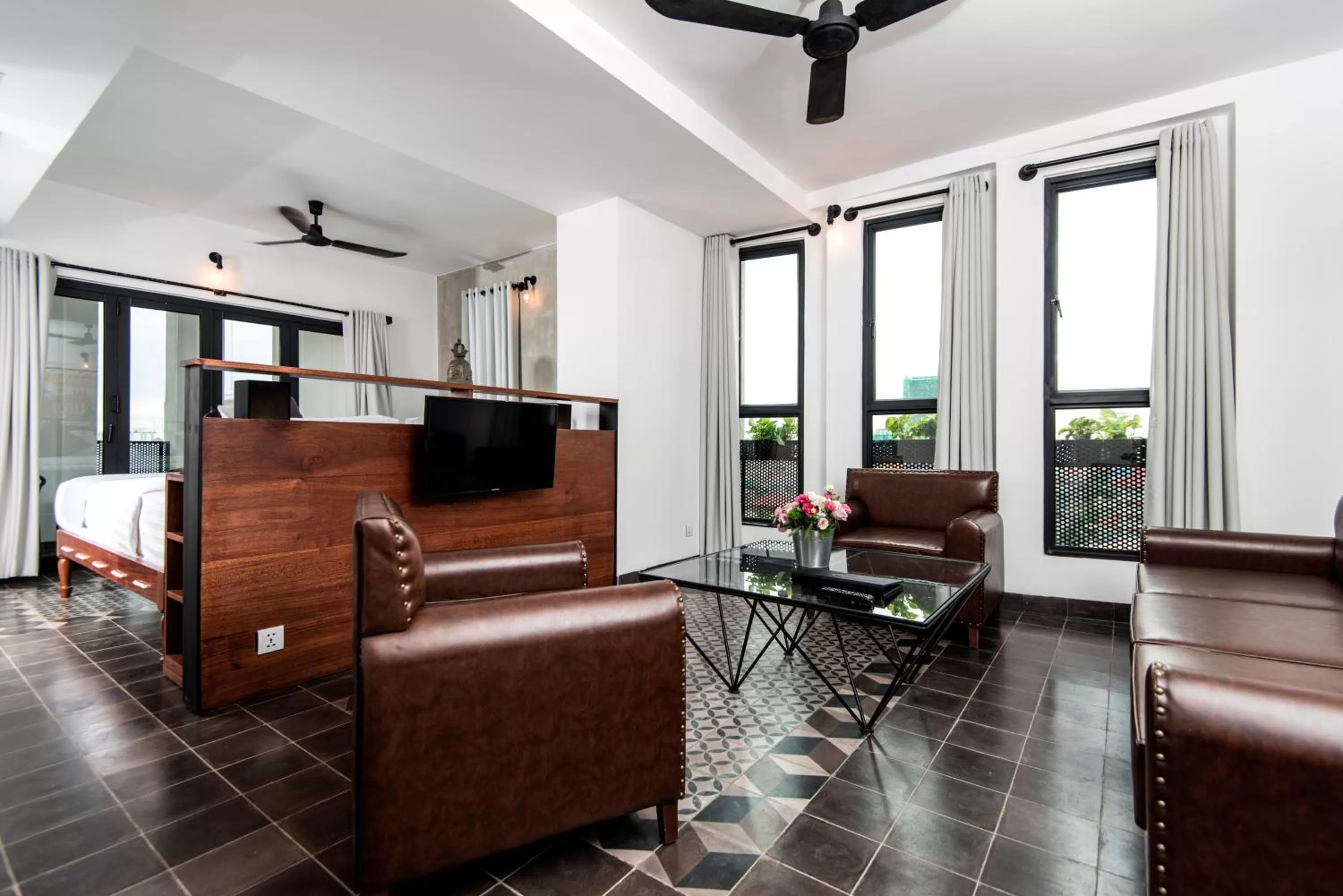 TV and multimedia in Aquarius Hotel and Urban Resort