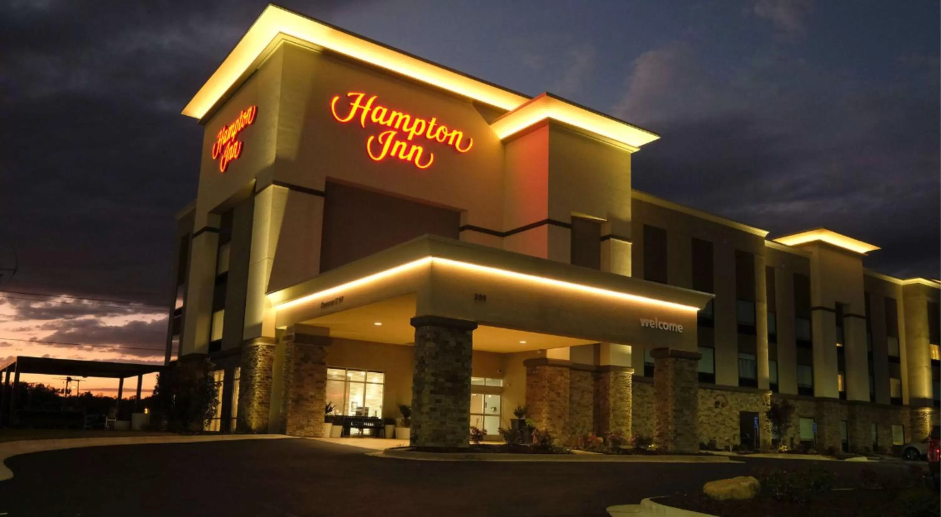 Property building in Hampton Inn Searcy Arkansas