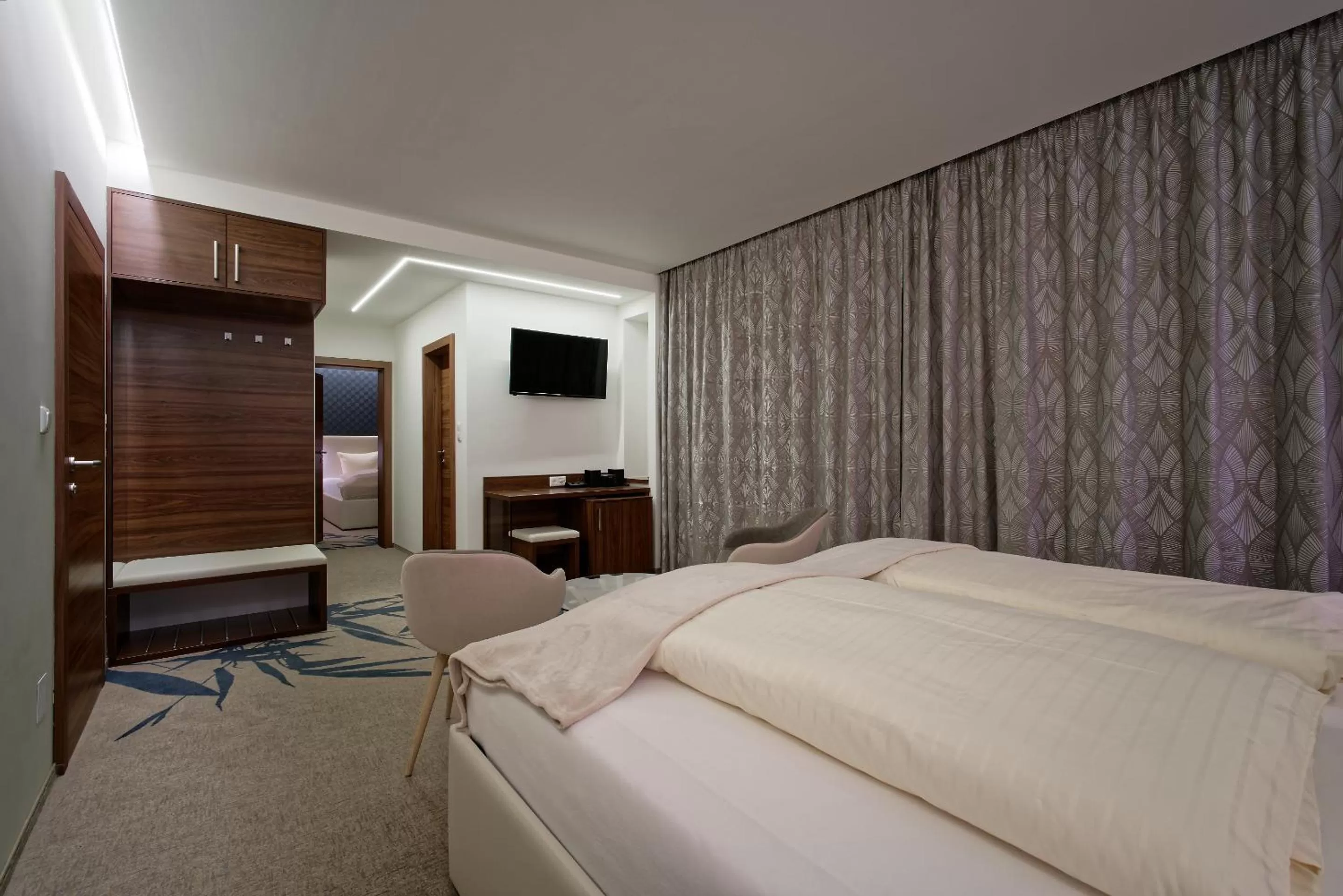 Photo of the whole room, Bed in Pension Laa Natura