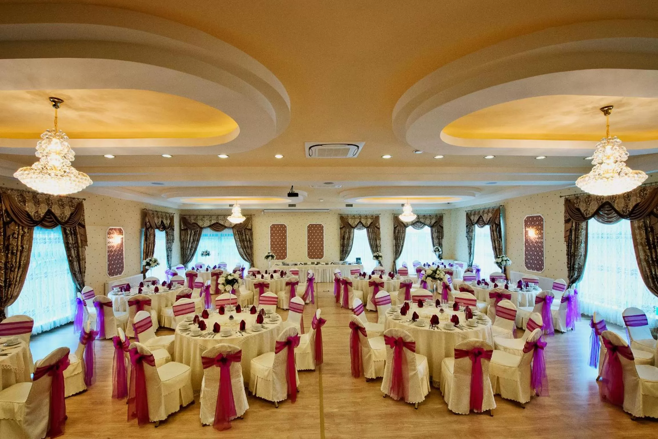 Restaurant/places to eat in Royal Park Hotel & Spa