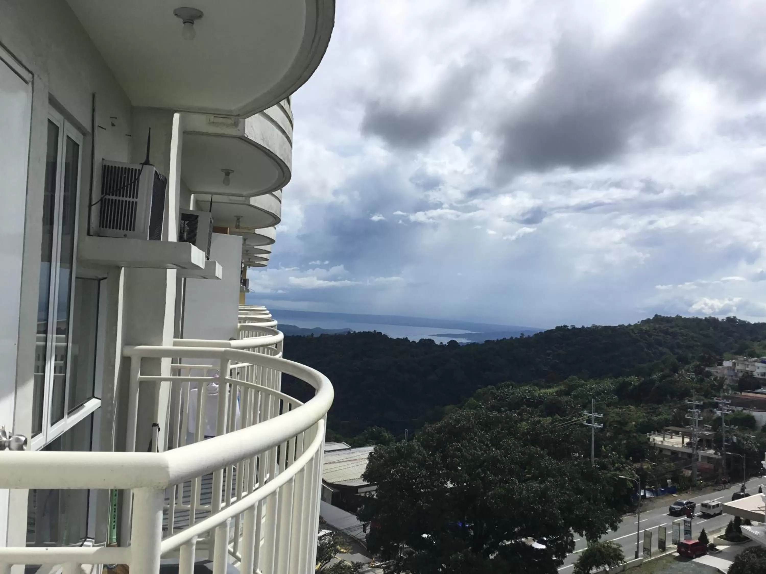 Condo with Free Swimming Pool & Viewing Deck