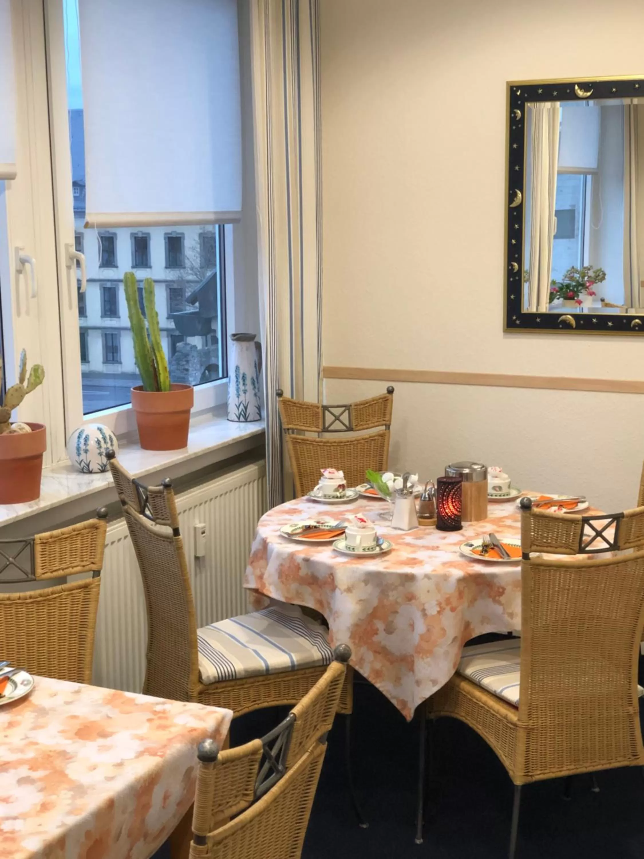 Restaurant/places to eat in Hotel Peterchens Mondfahrt