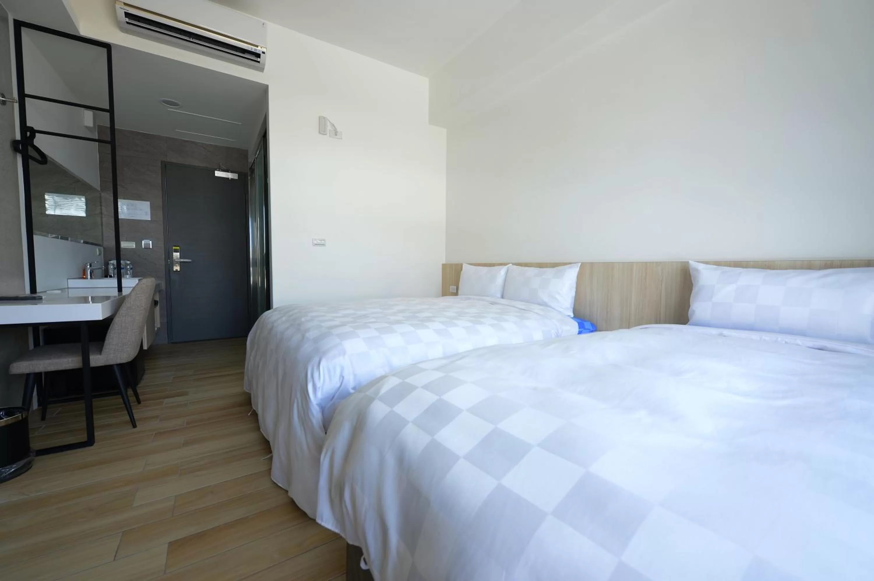 Bed in Sky Square Business Travel