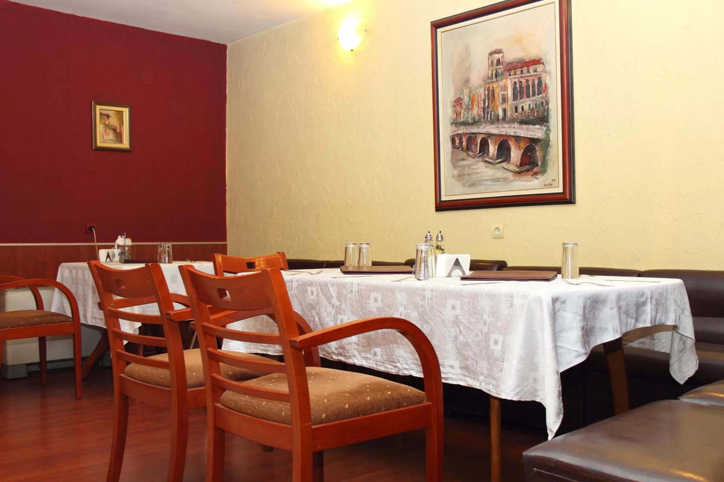 Restaurant/places to eat in Fenix Family Hotel