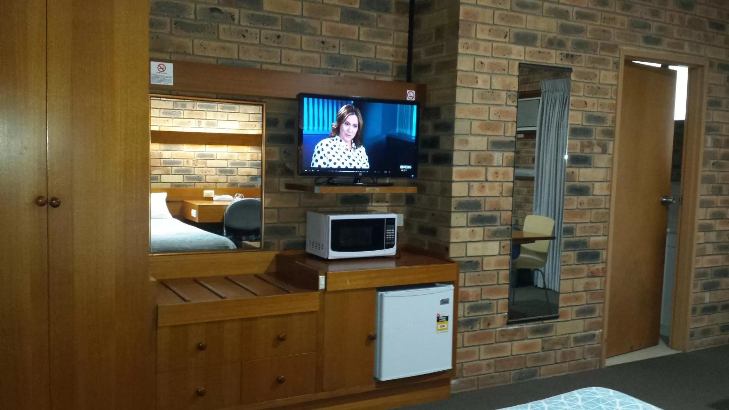 TV and multimedia, Bed in Sandhurst Motor Inn Bendigo