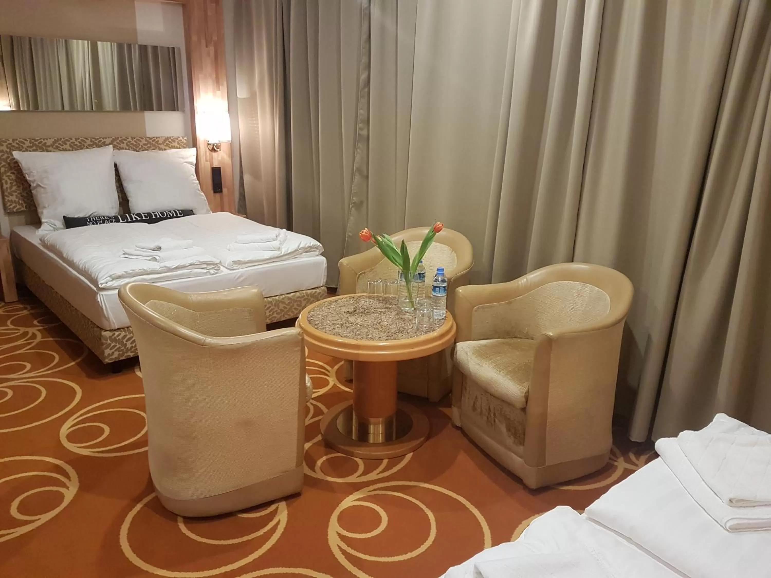 Decorative detail, Bed in Elbgalerie Hotel