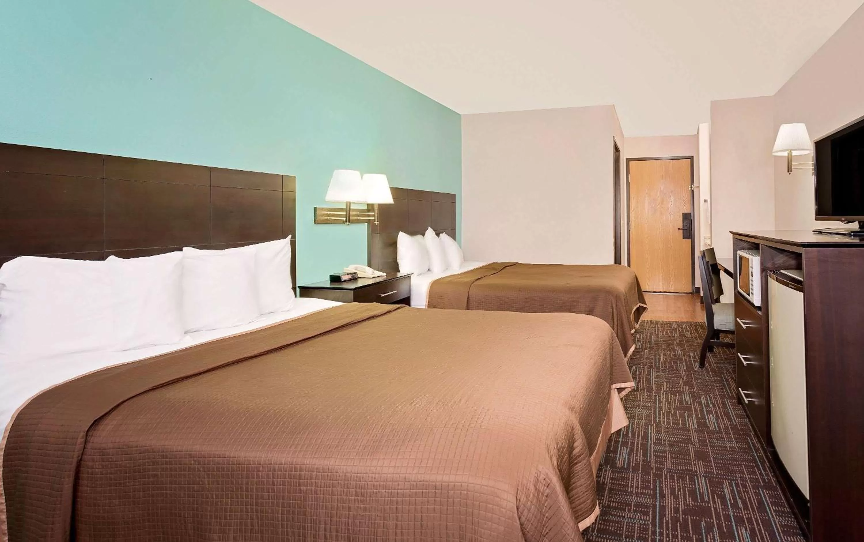 Photo of the whole room, Bed in Howard Johnson by Wyndham Gothenburg