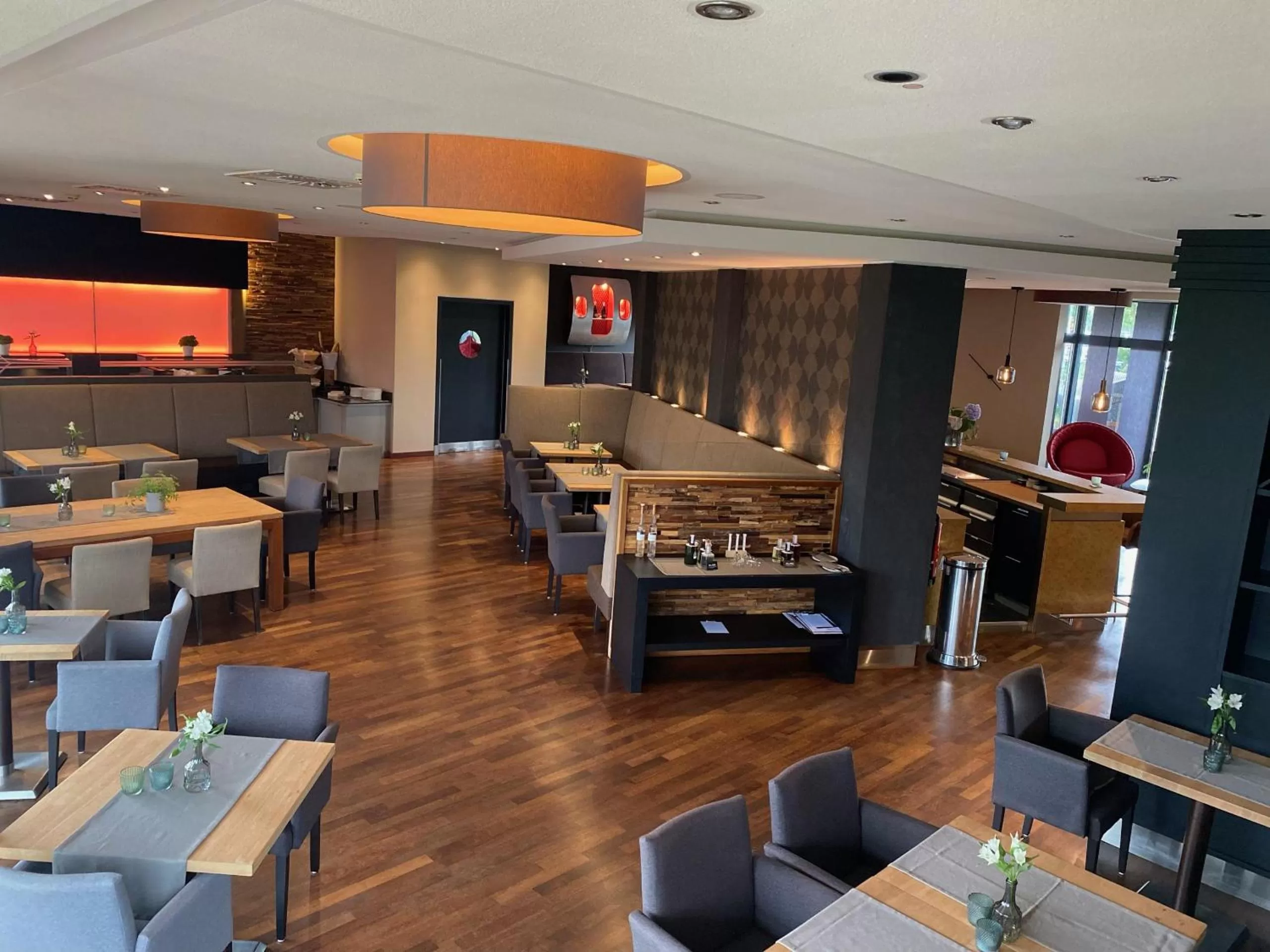 Restaurant/places to eat in AiREA Hotel