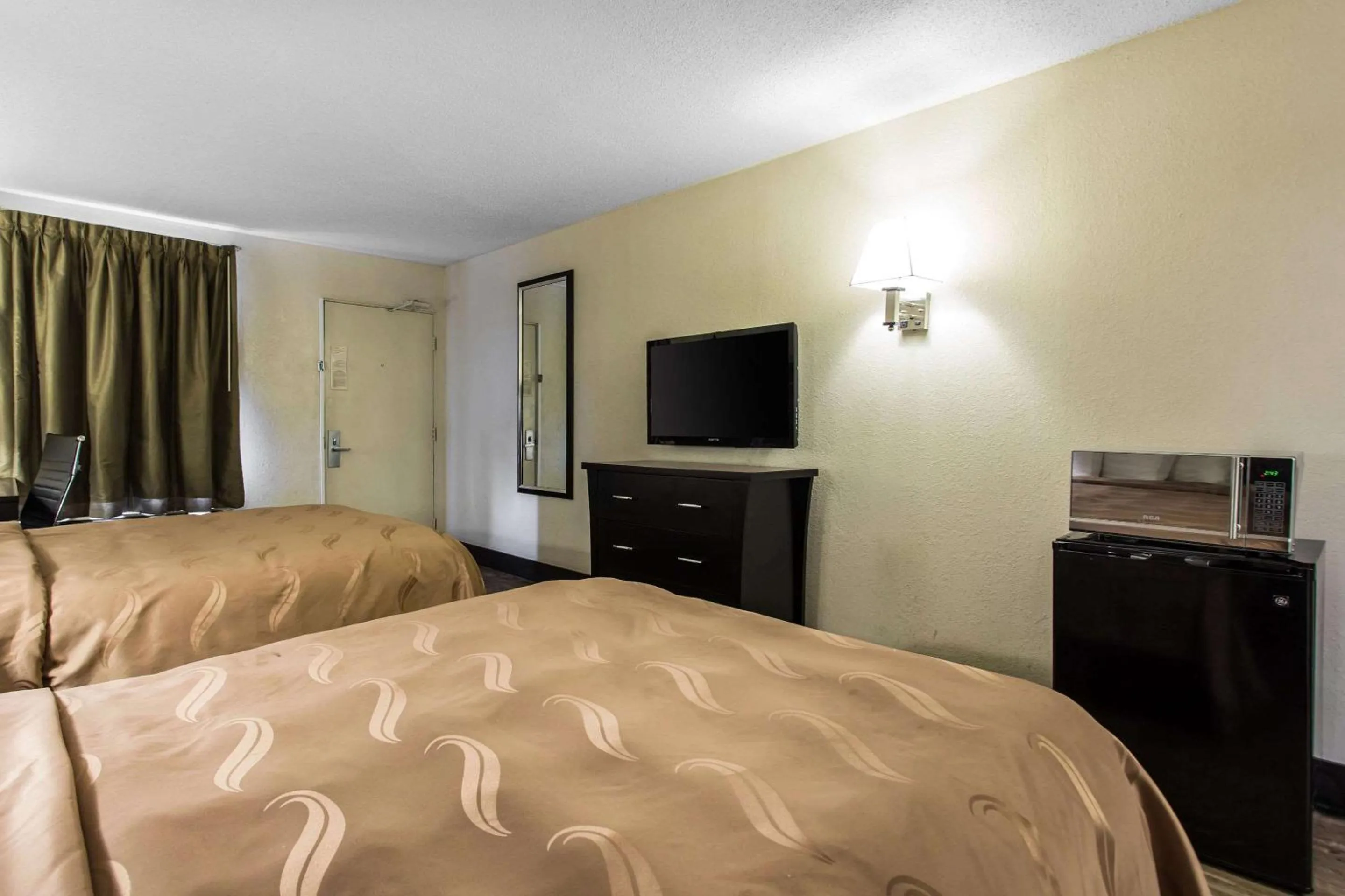 Photo of the whole room, Bed in Quality Inn Goose Creek - Charleston