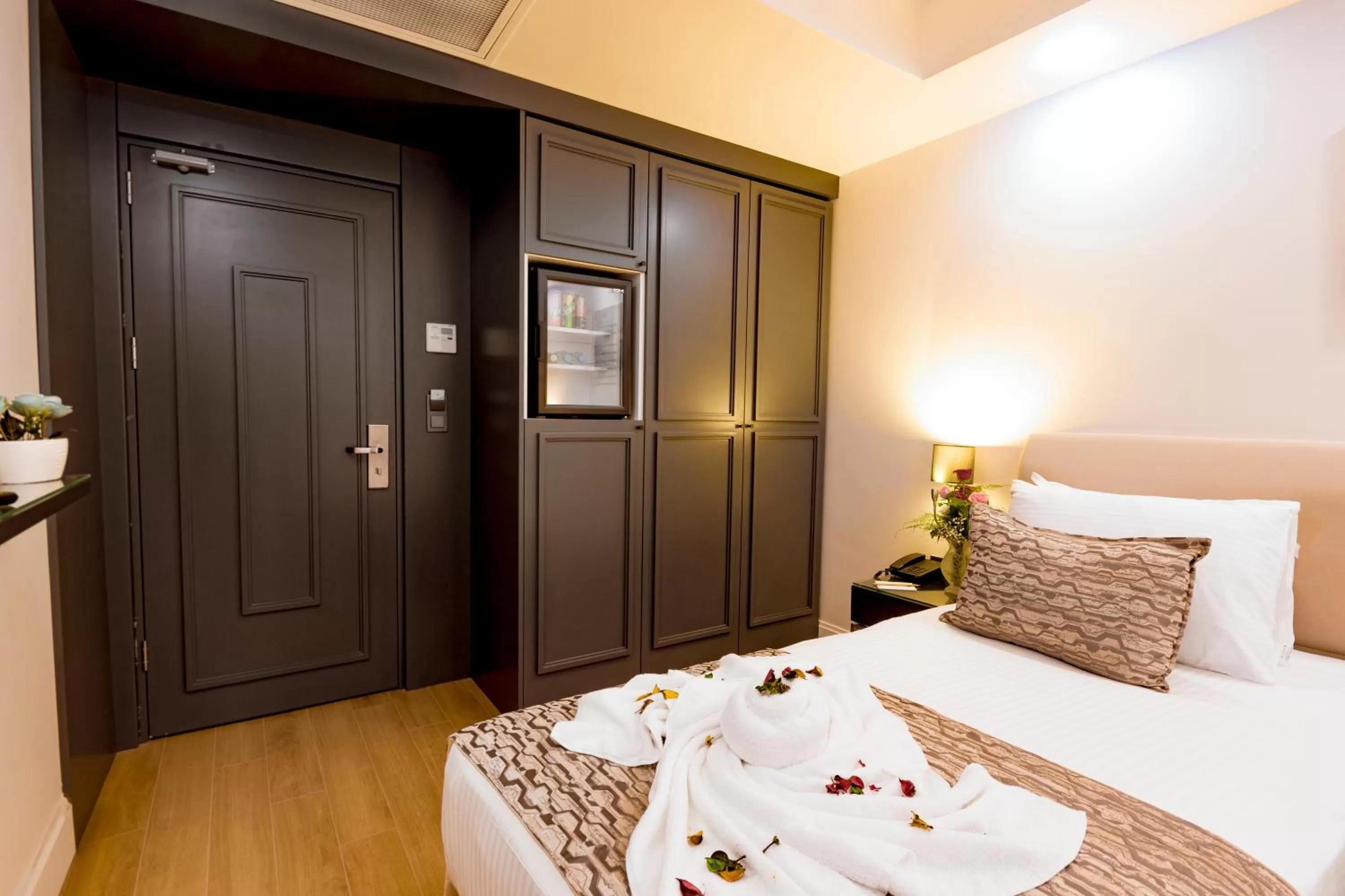 oven, Bed in Antusa Design Hotel & Spa