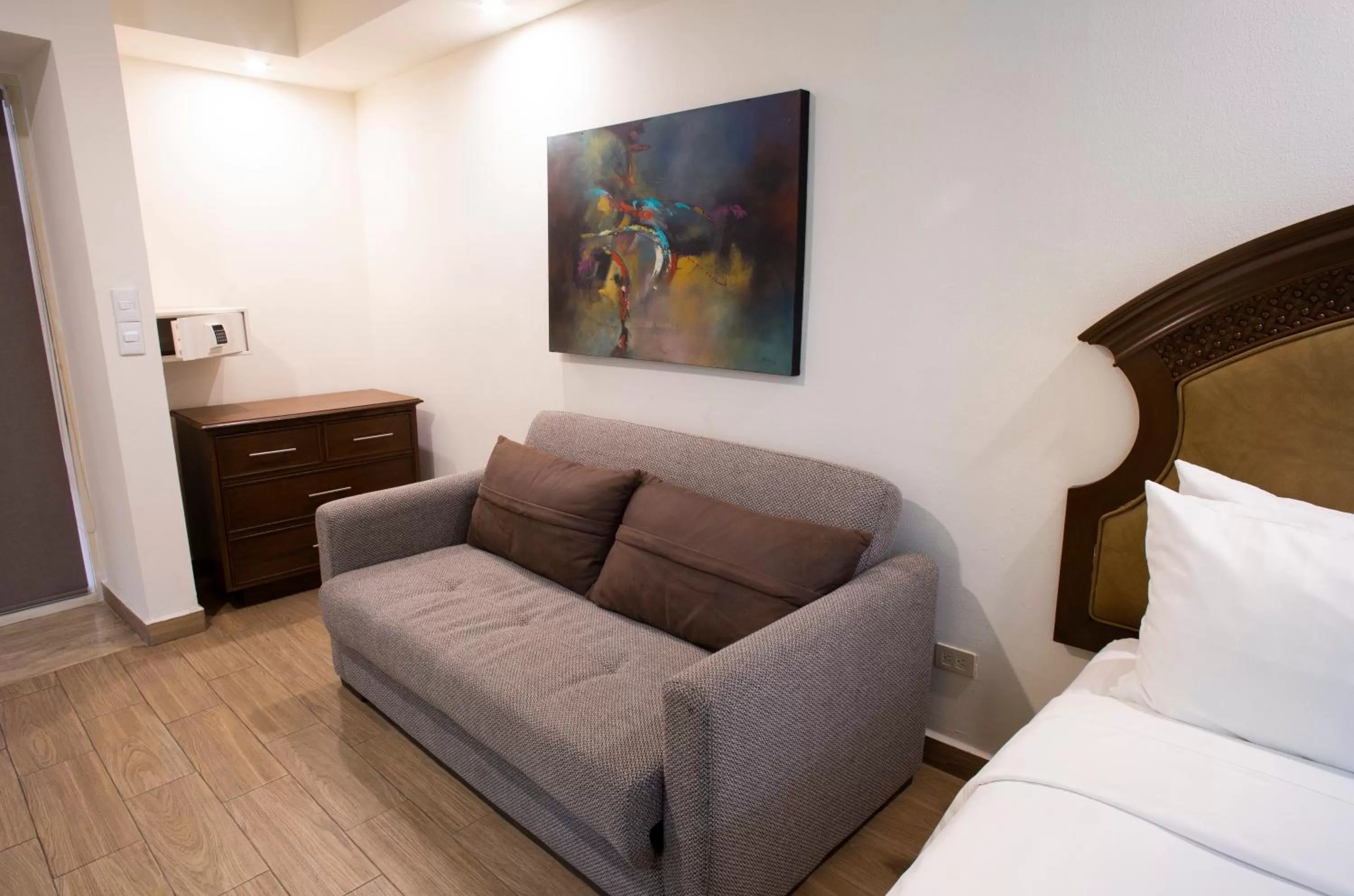 Living room, Bed in Best Western PLUS Monterrey Colón