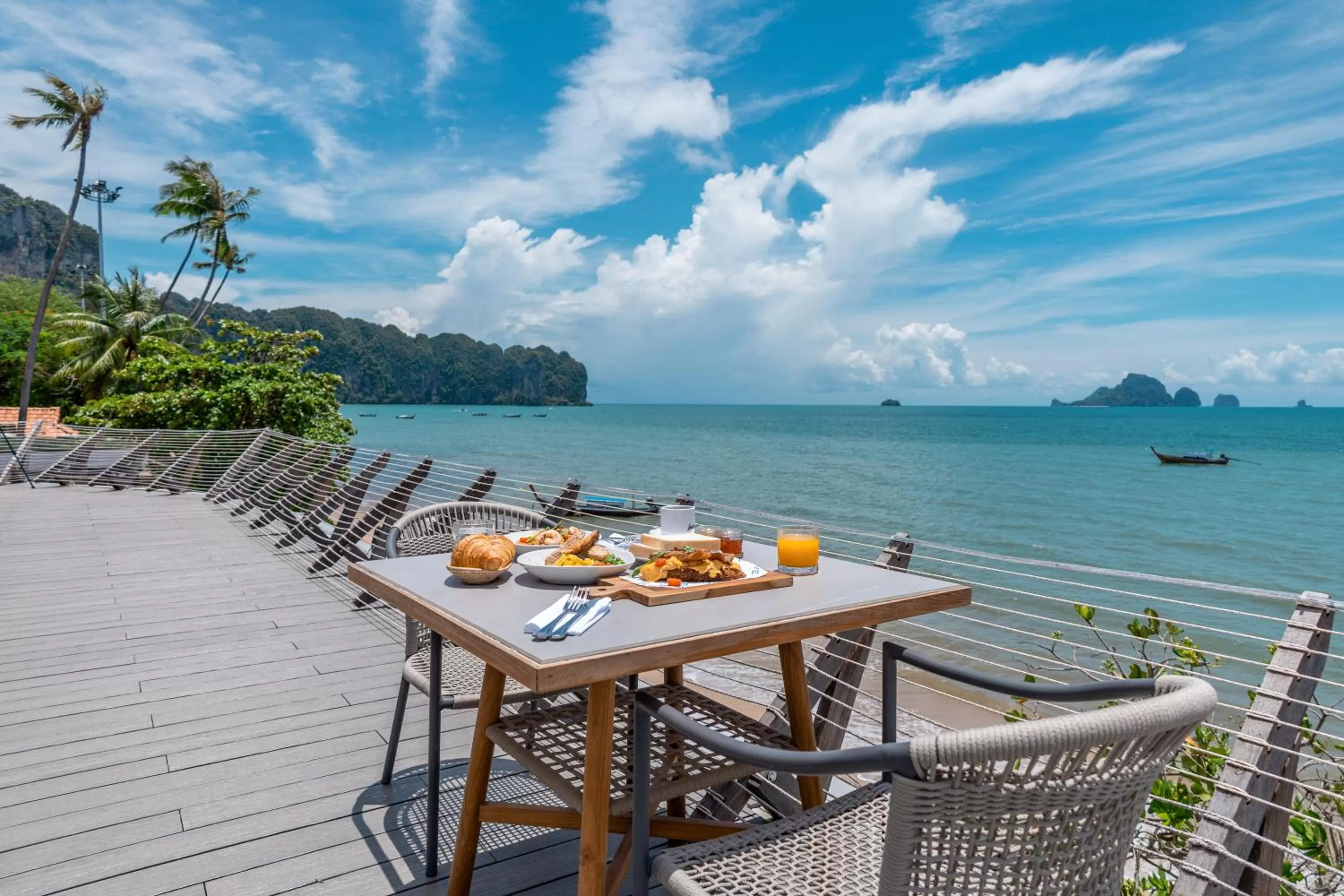 Restaurant/places to eat in Sea Seeker Krabi Resort
