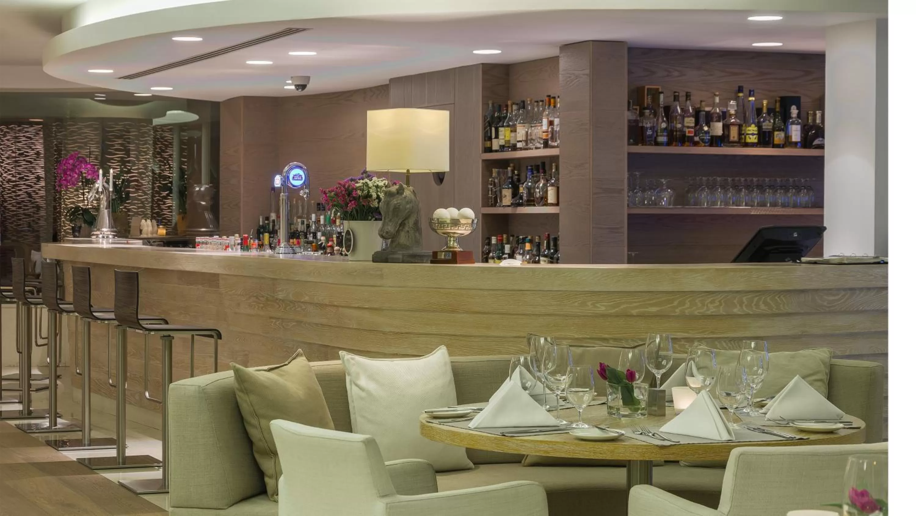 Restaurant/places to eat in Alasia Boutique Hotel