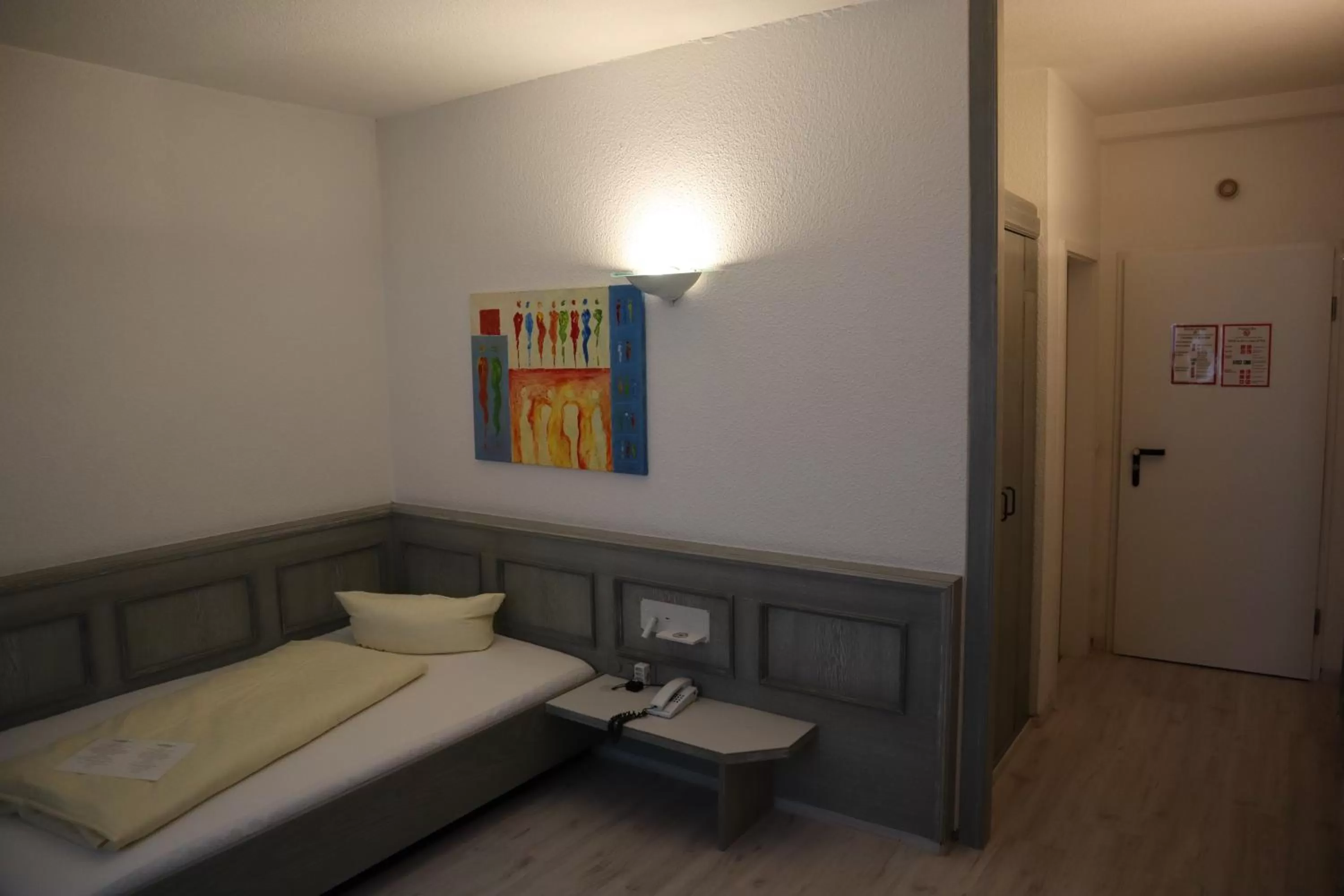 Property building, Bed in Avenue Hotel