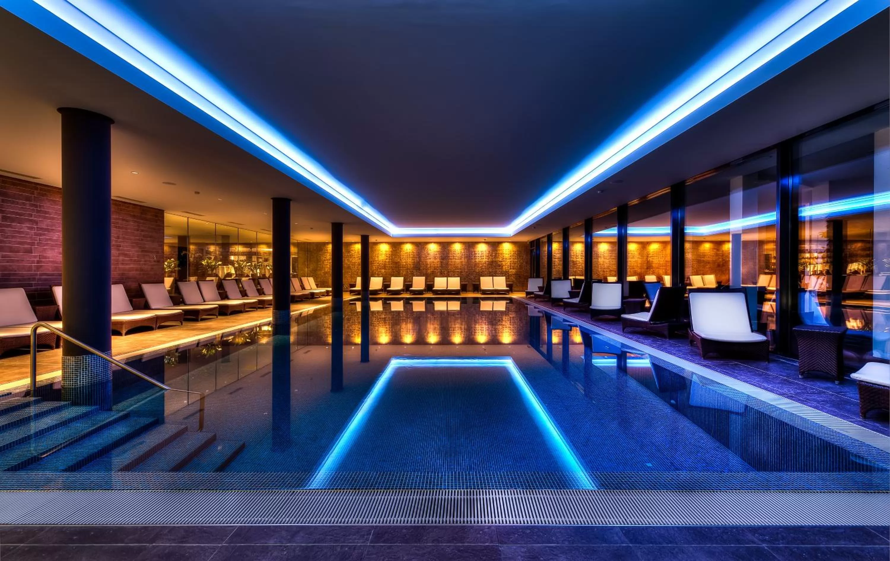Swimming pool in Wellnesshotel Golfpanorama