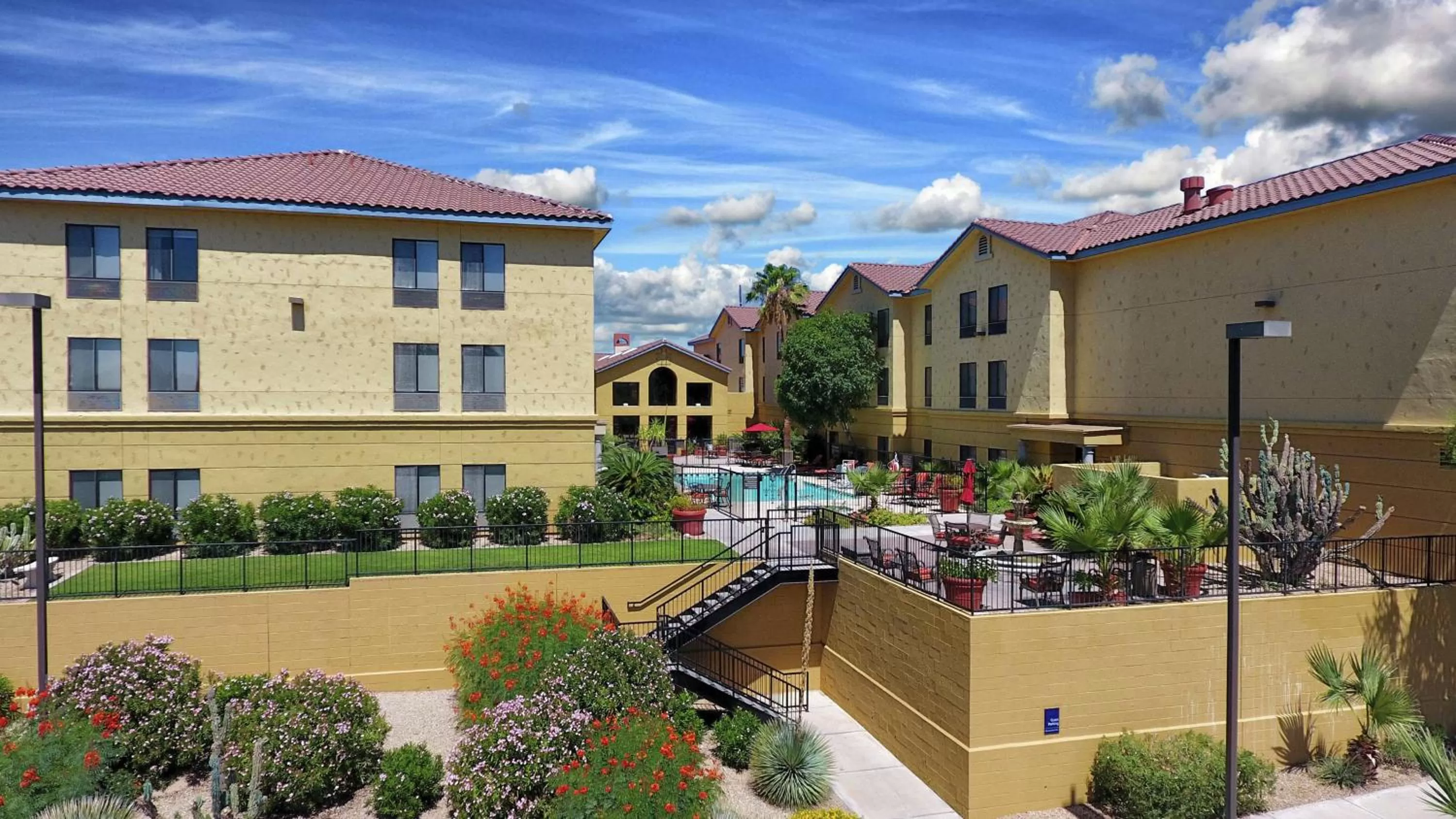 Property building in Hampton Inn & Suites Tucson Mall