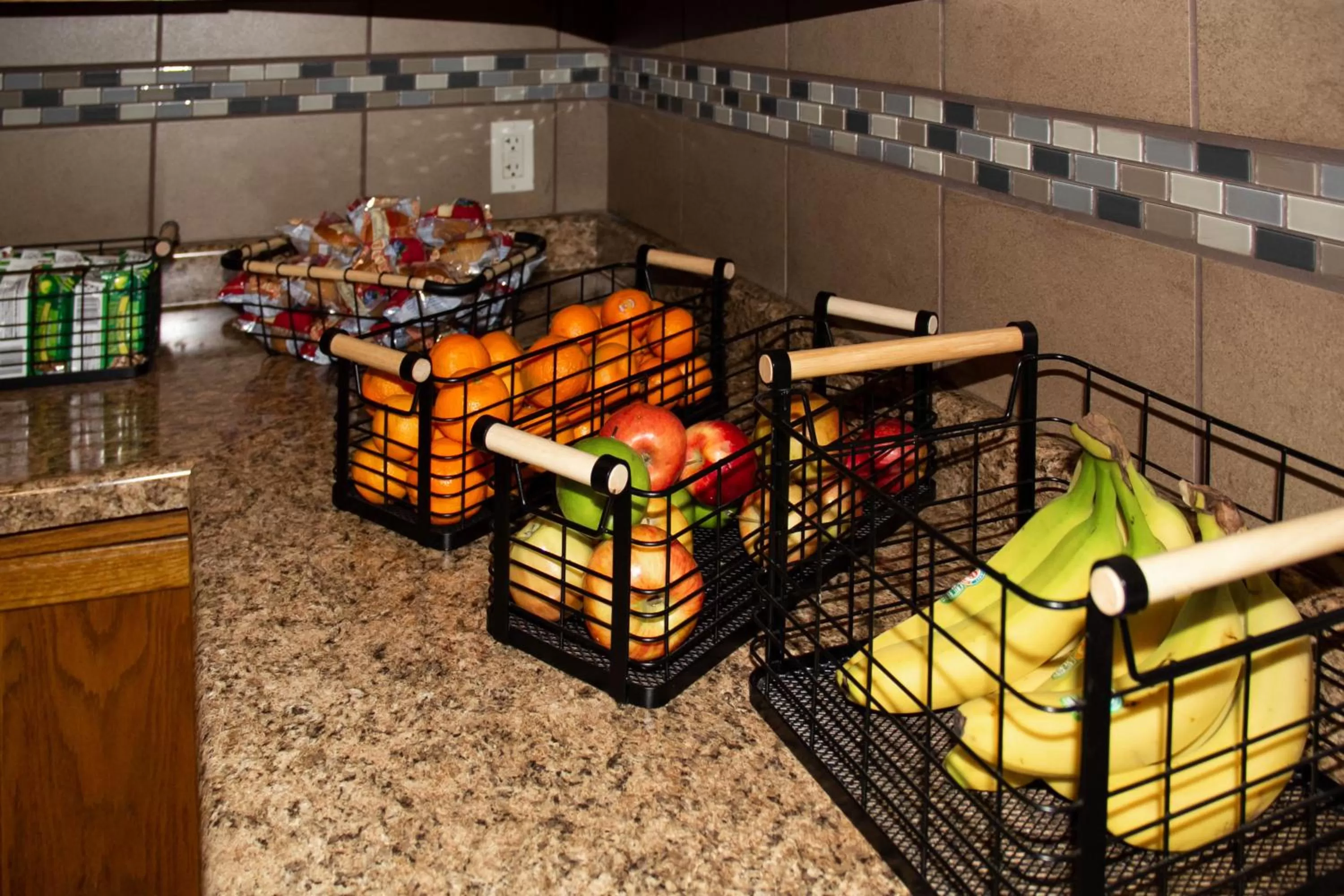 Food in New Victorian Inn & Suites-Norfolk