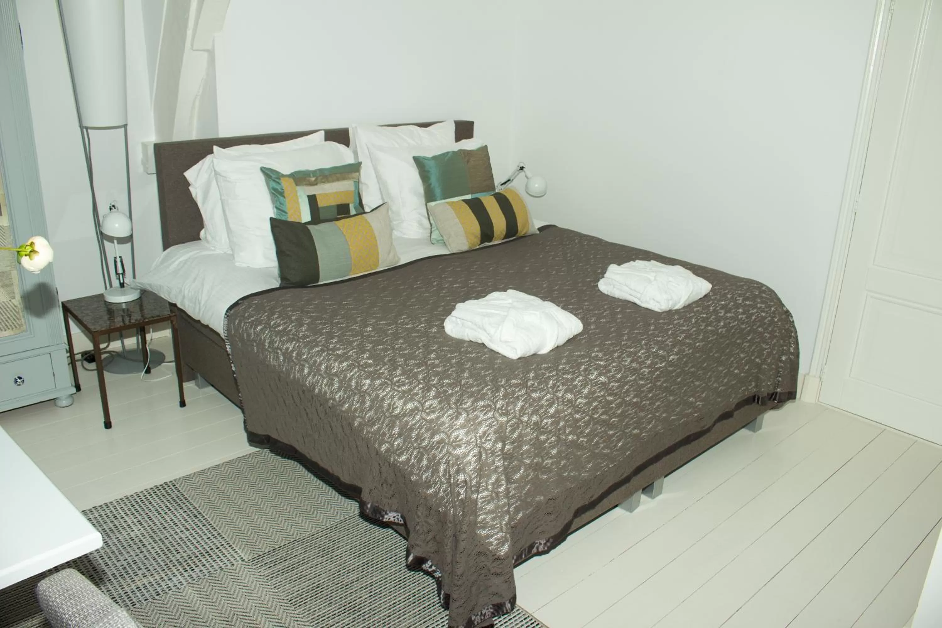 Property building, Bed in NR22 Leiden