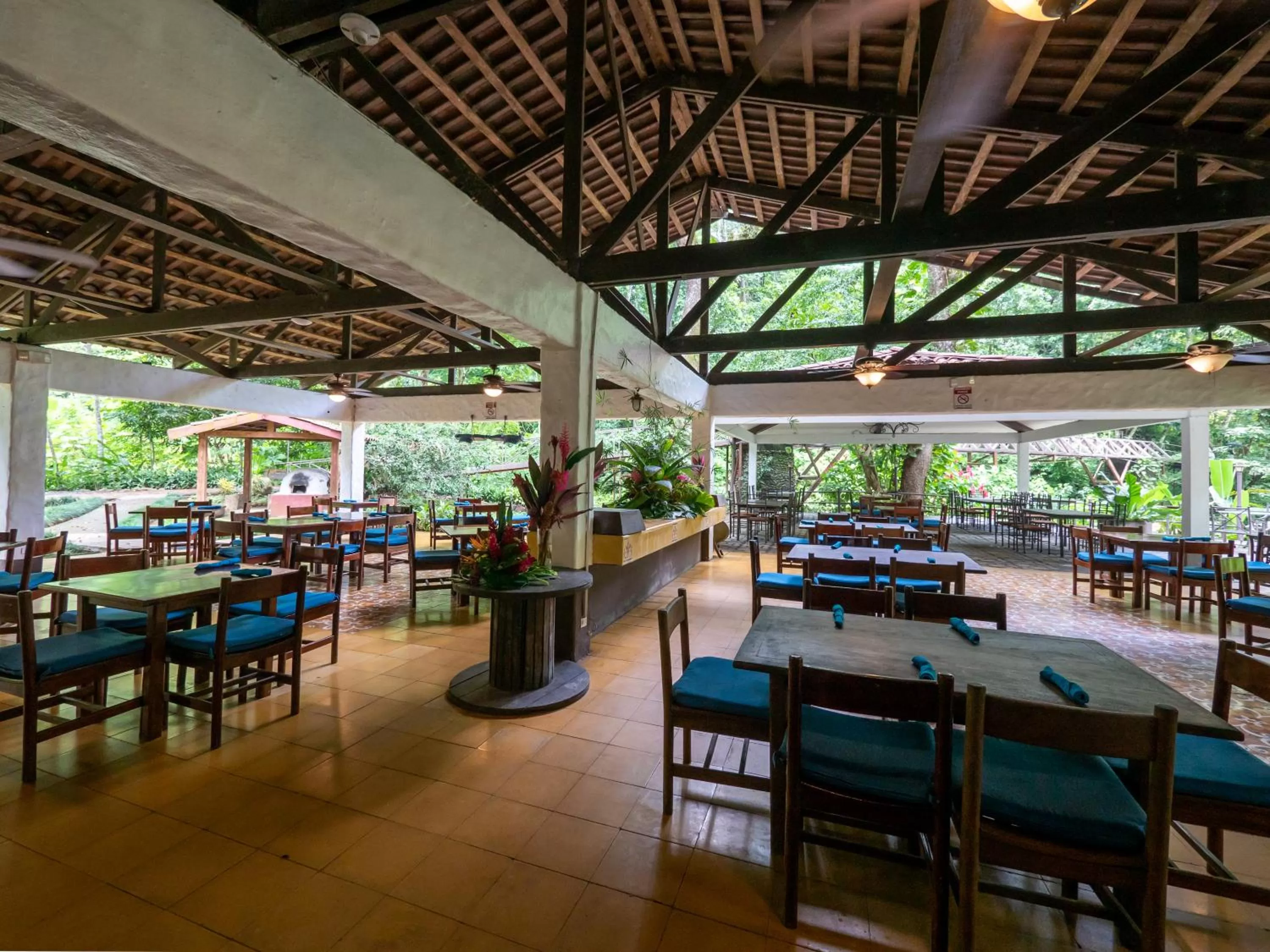 Restaurant/places to eat in Villa Lapas Jungle Village