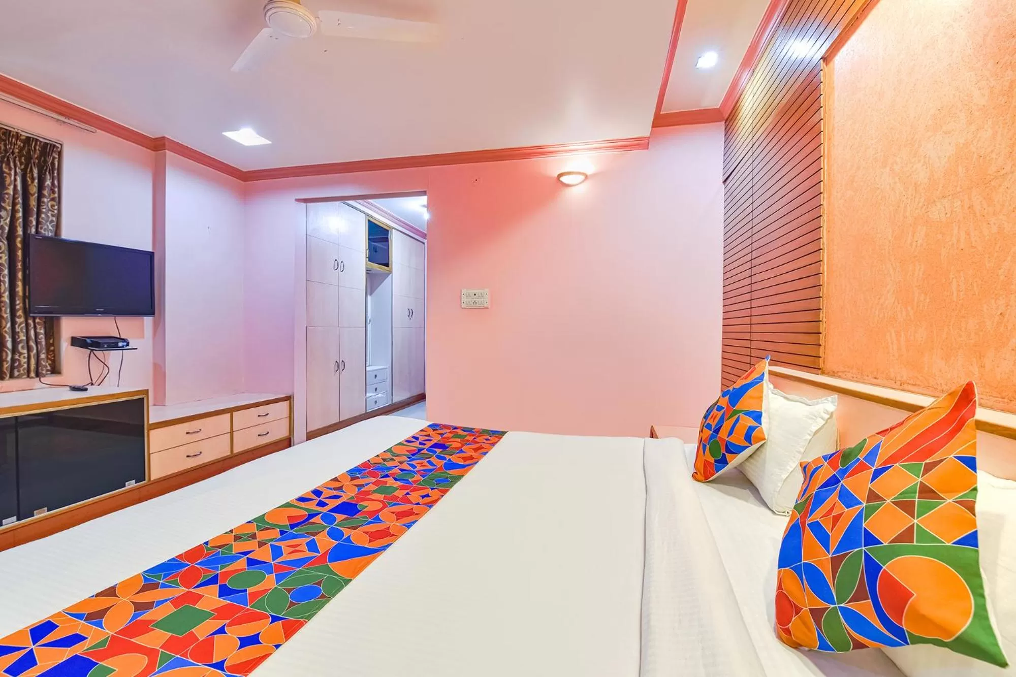 Bed in FabHotel Fly View