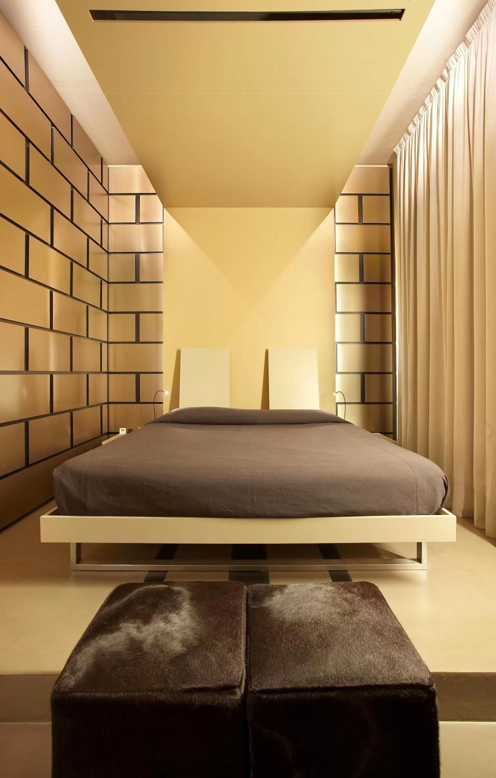 Bed in Art Hotel Boston