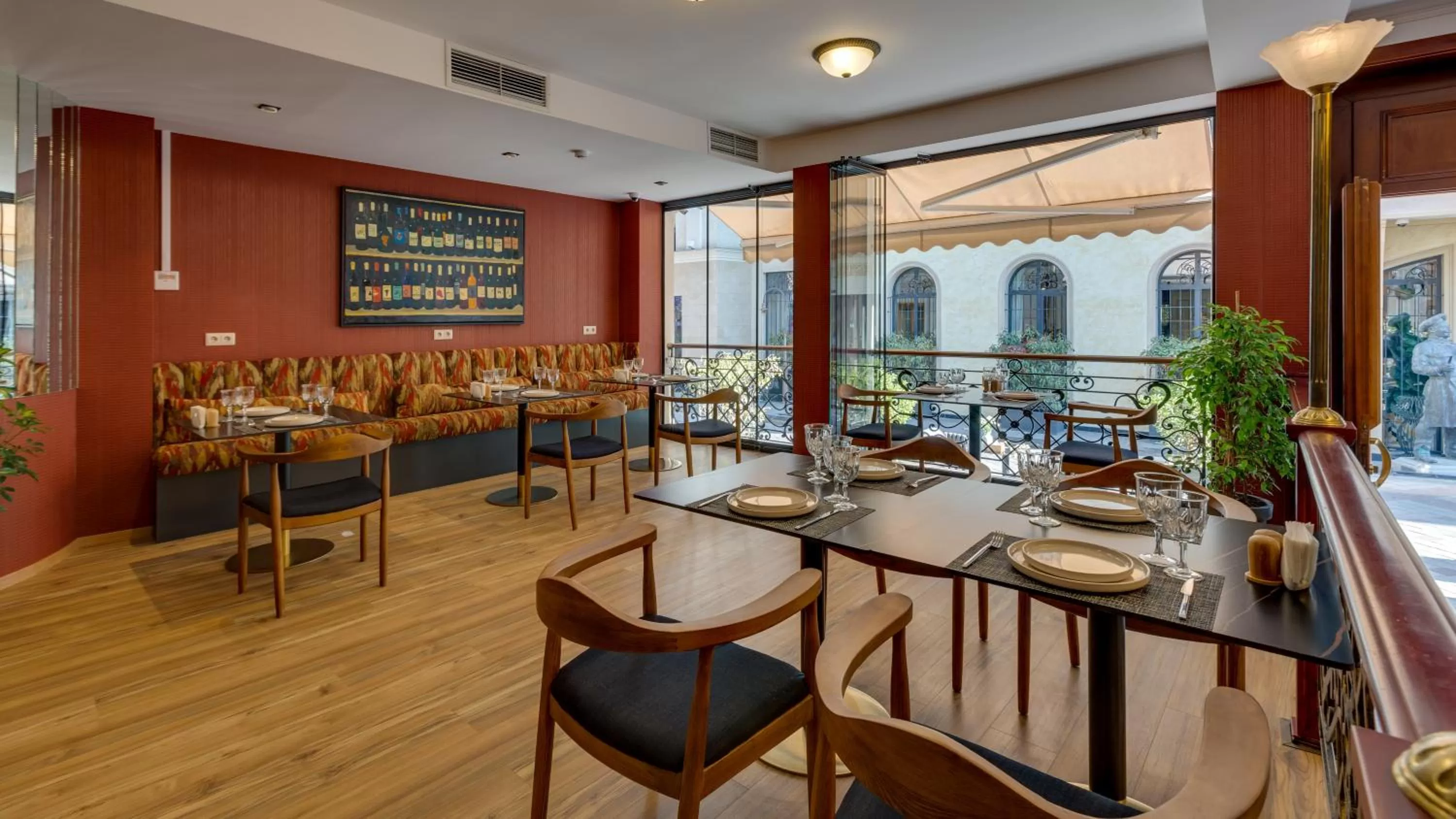 Restaurant/places to eat in Mukhrantubani Boutique Hotel