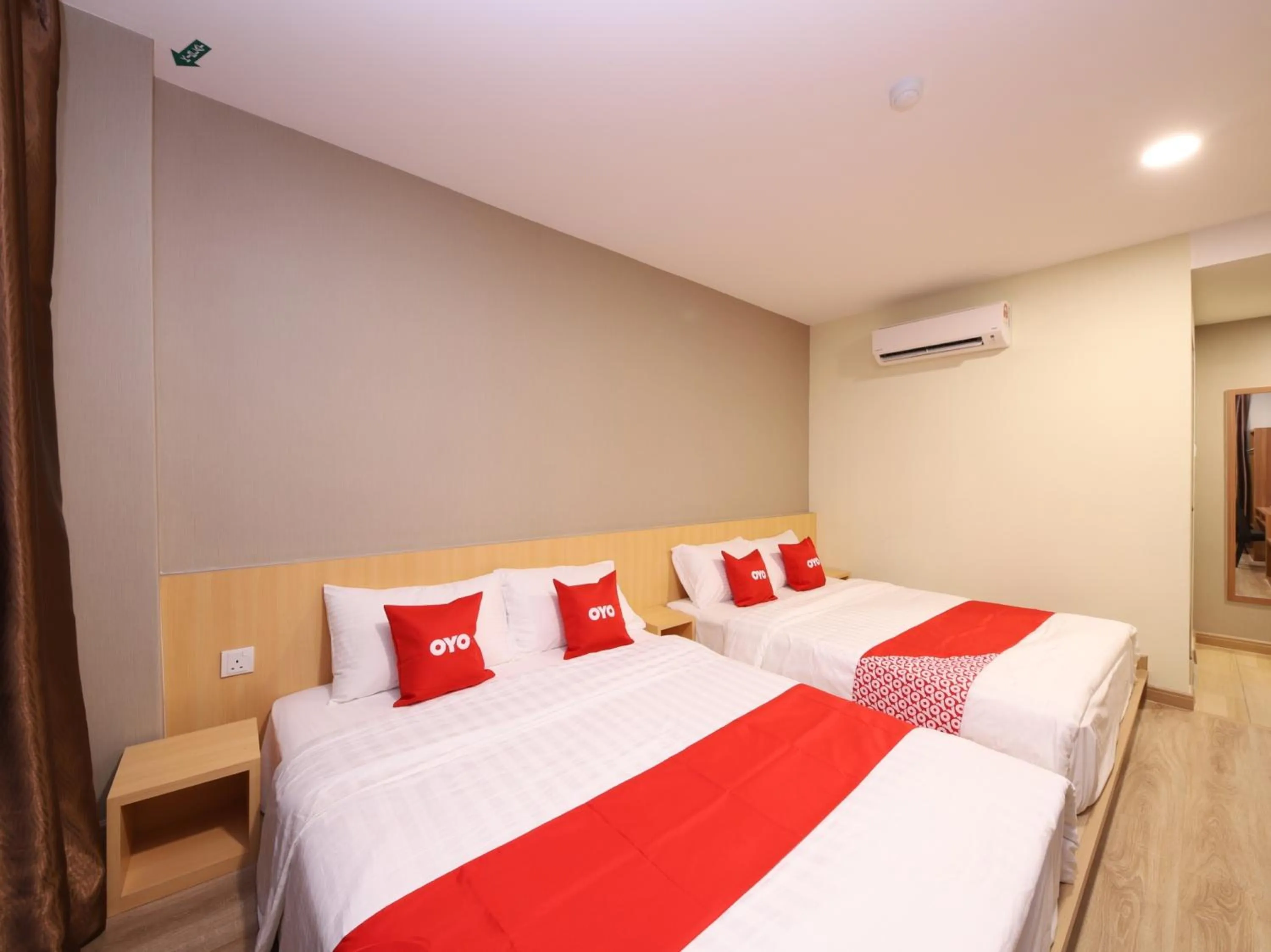 Property building, Bed in Hotel 101 Ulu Tiram