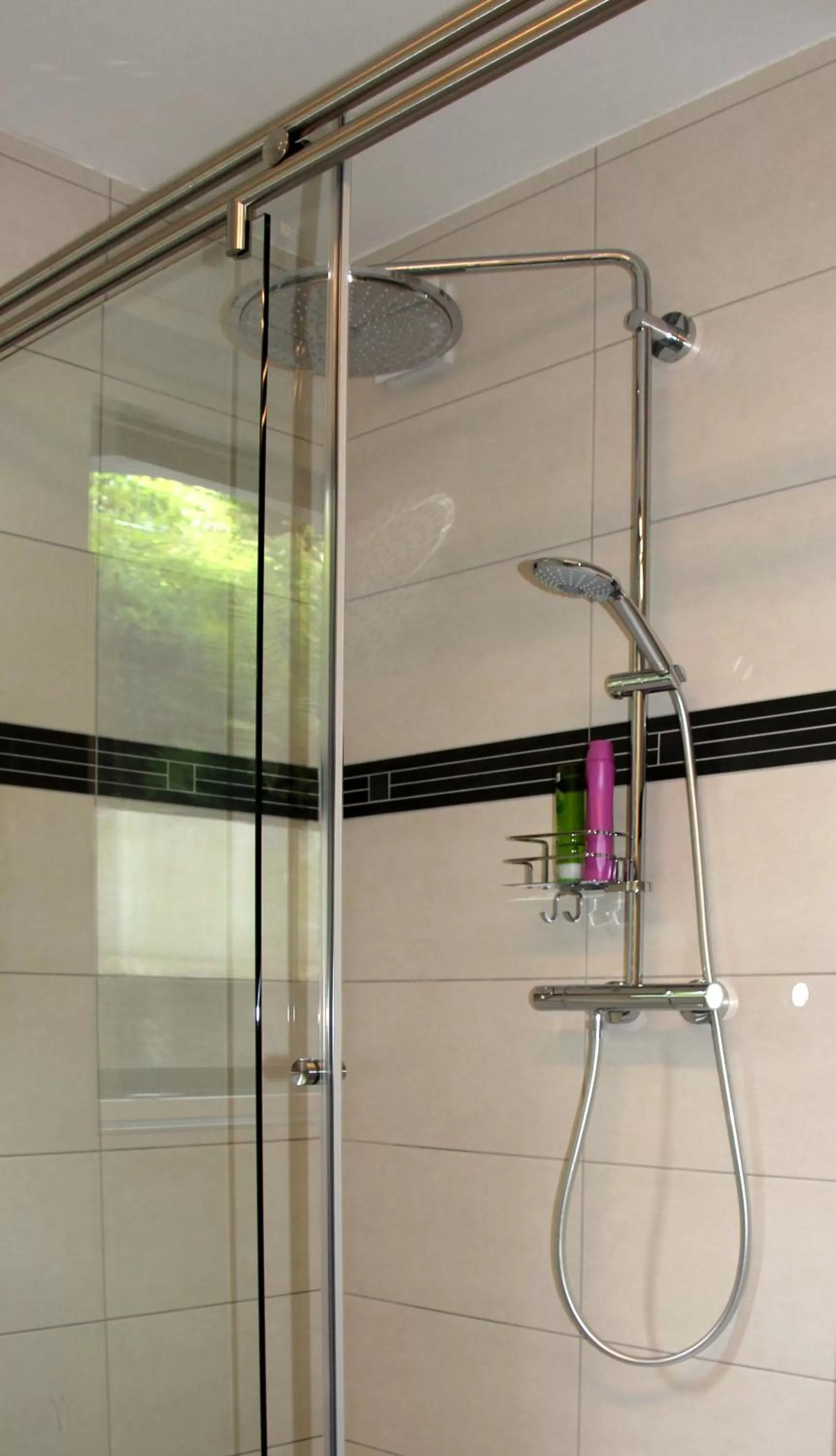 Shower in Bed and Breakfast am Höhenweg