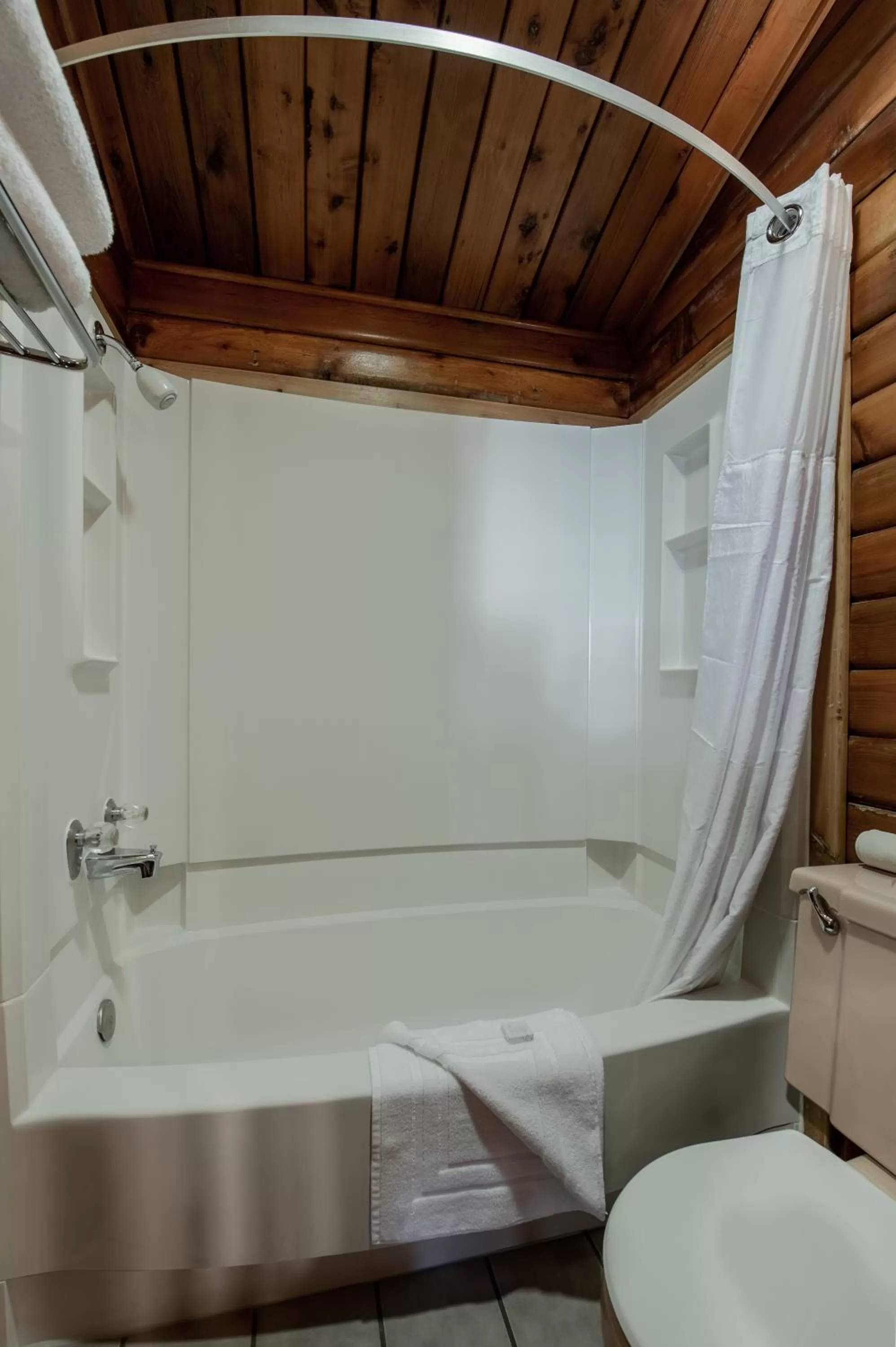 Shower in Antler Inn