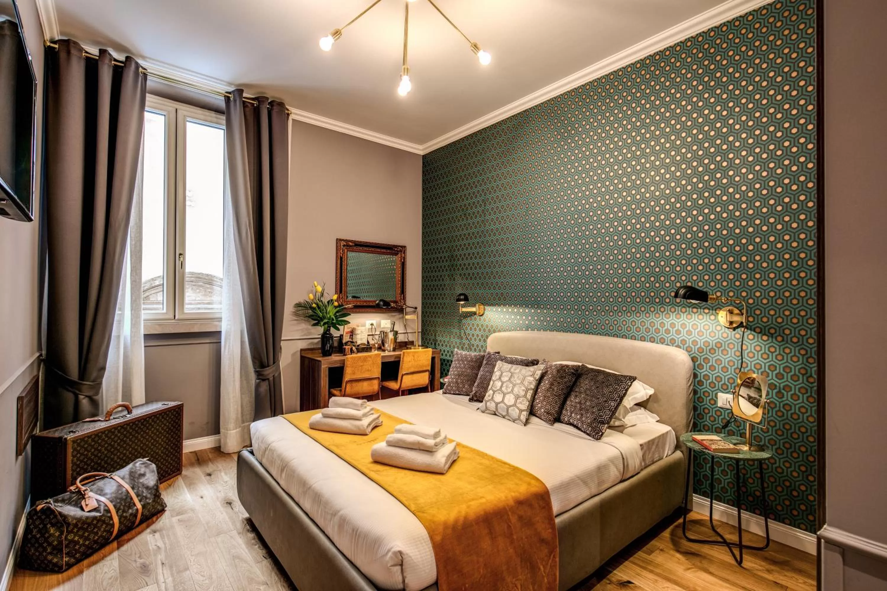 Bed in Tree Charme Parliament Boutique Hotel