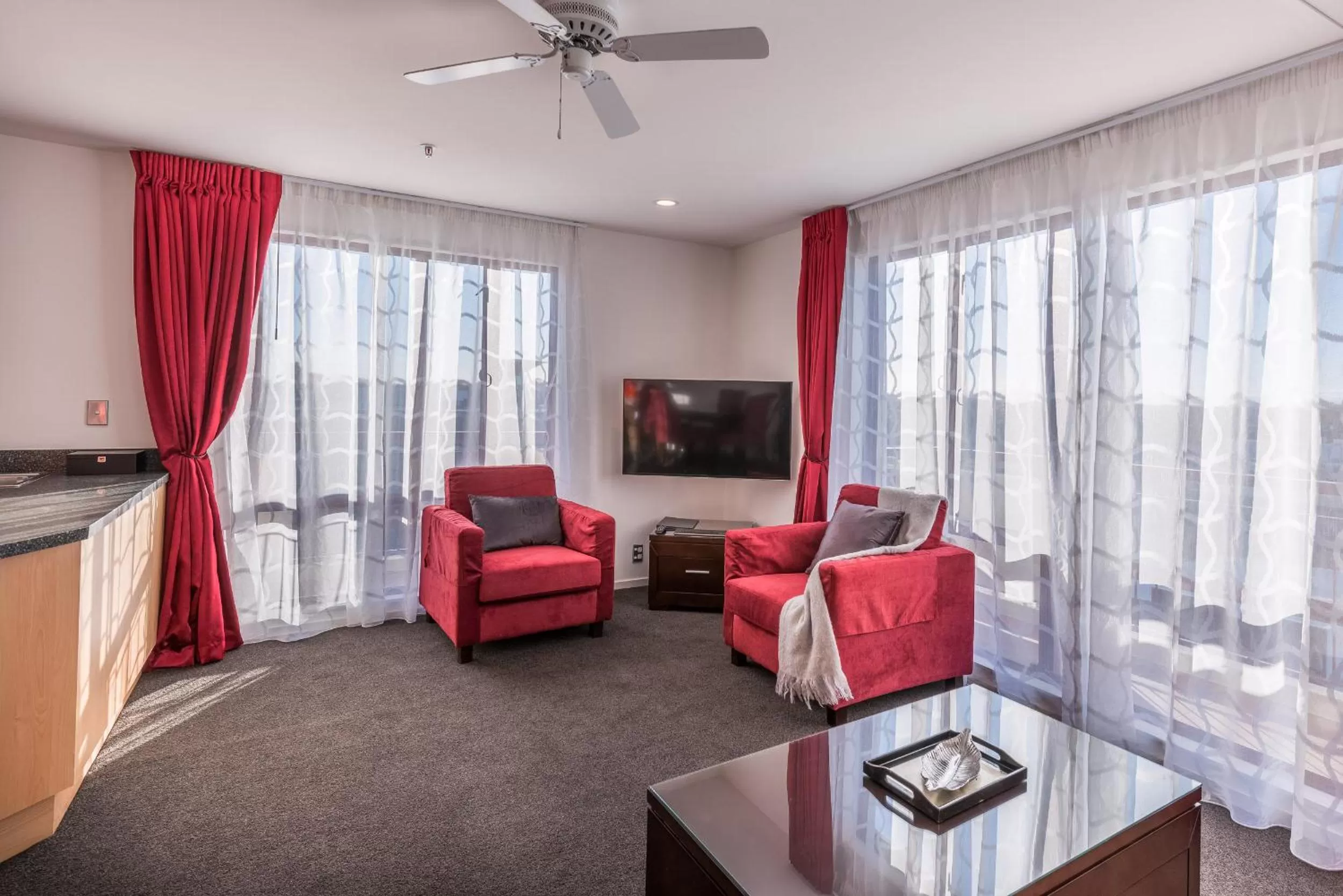 TV and multimedia in Fino Hotel & Suites