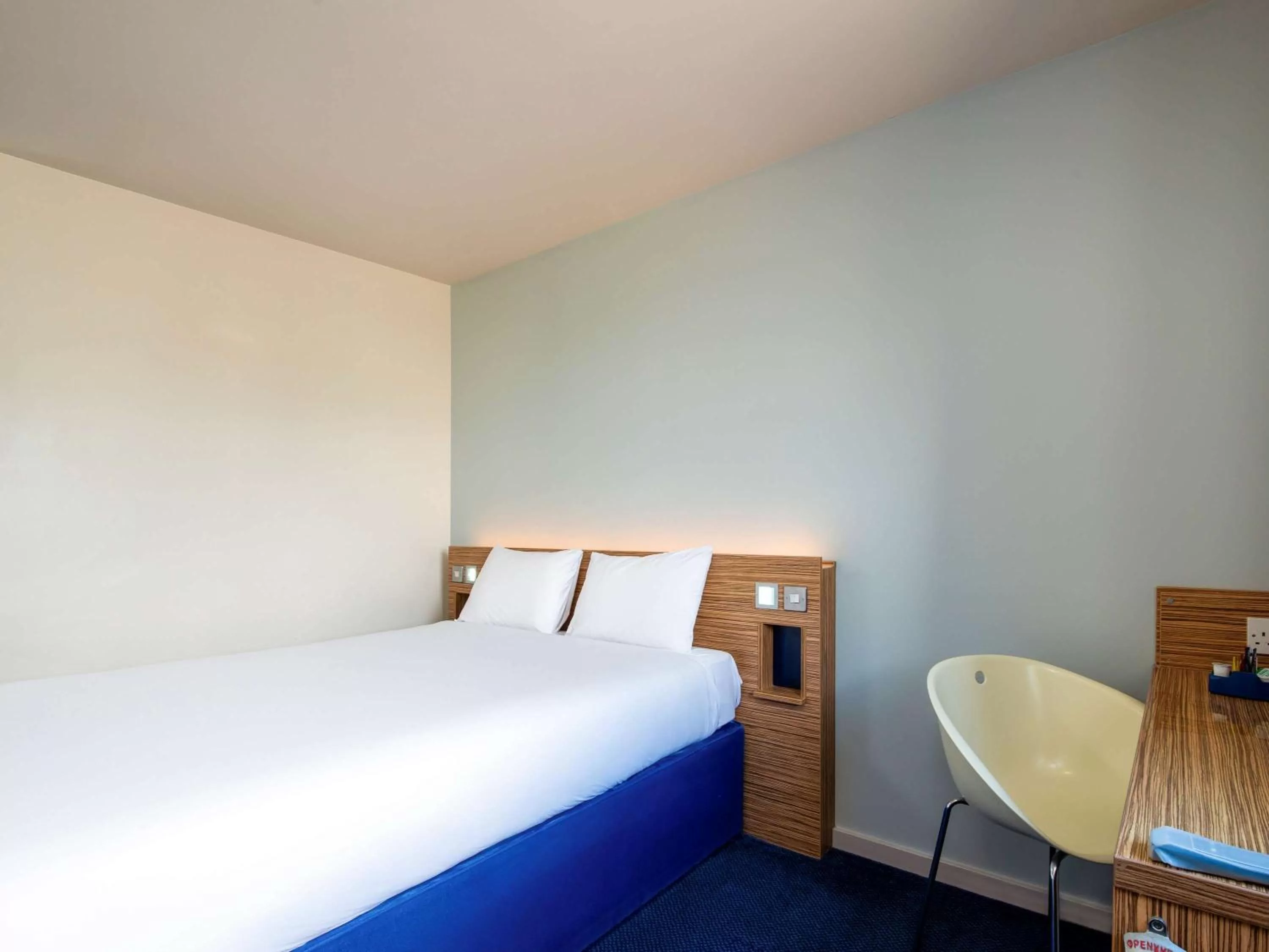 Bed in Go2 Portishead Marina Hotel