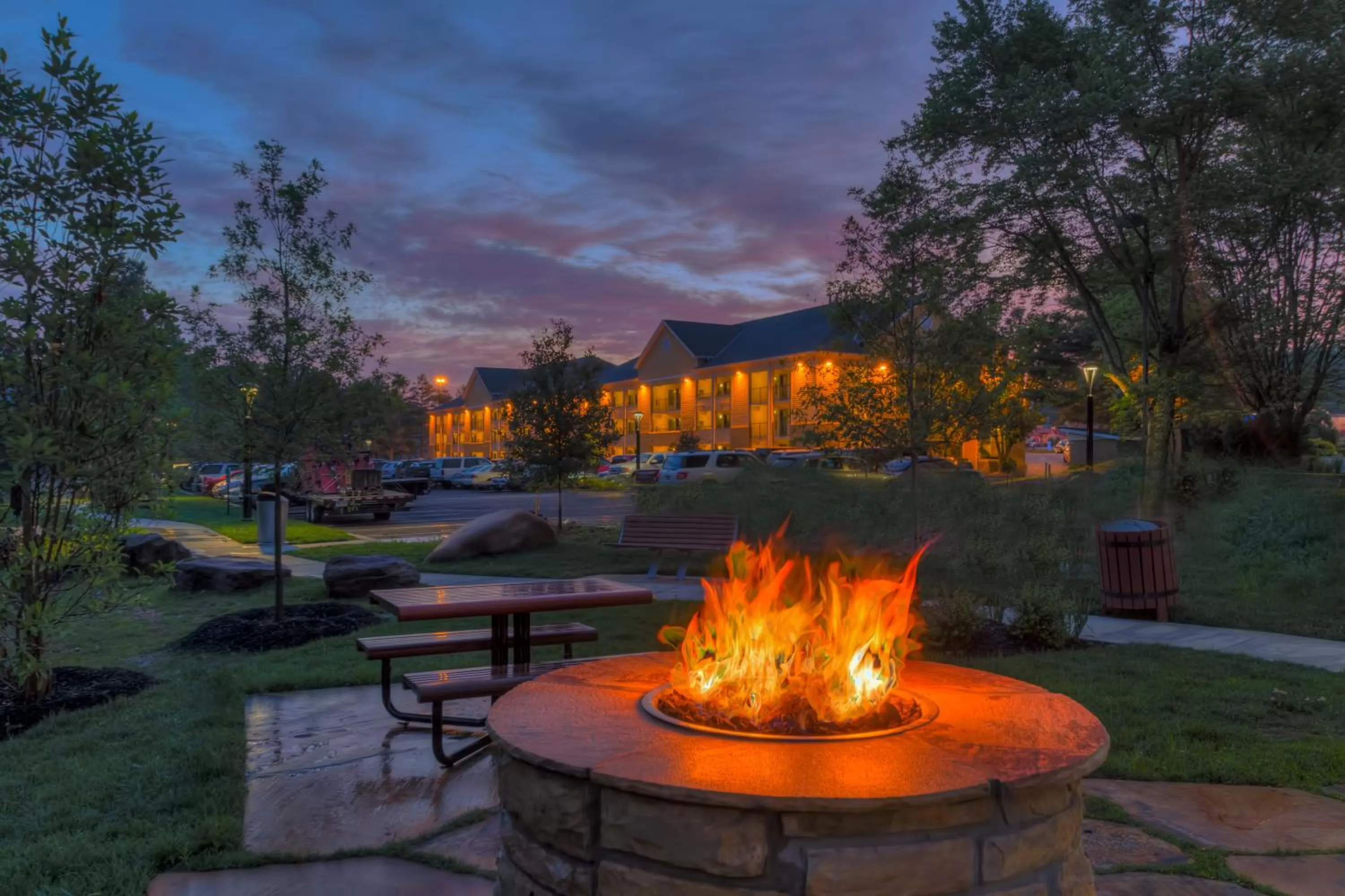 Night in Econo Lodge Pigeon Forge Riverside