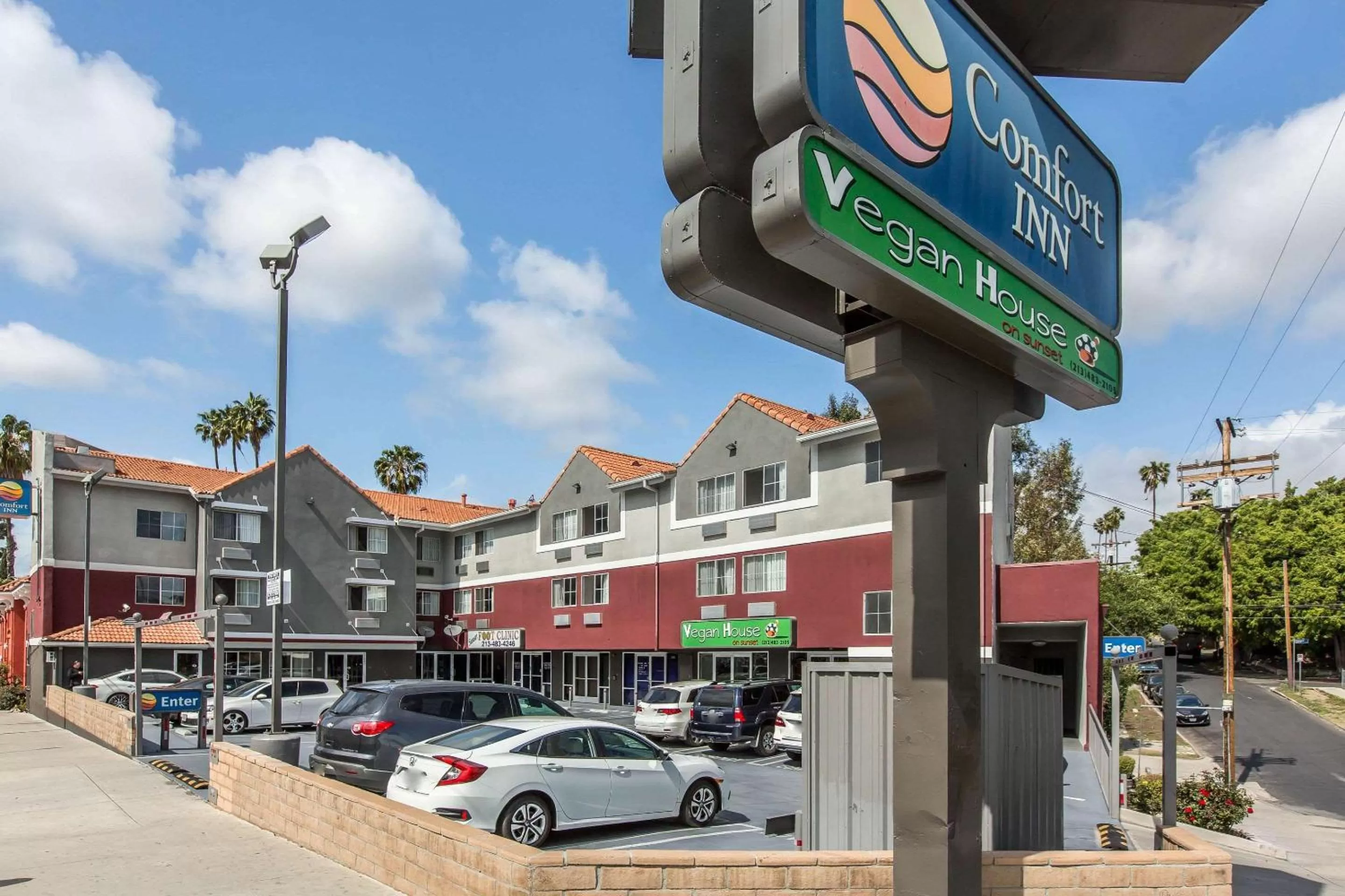 Property building in Comfort Inn Los Angeles near Hollywood