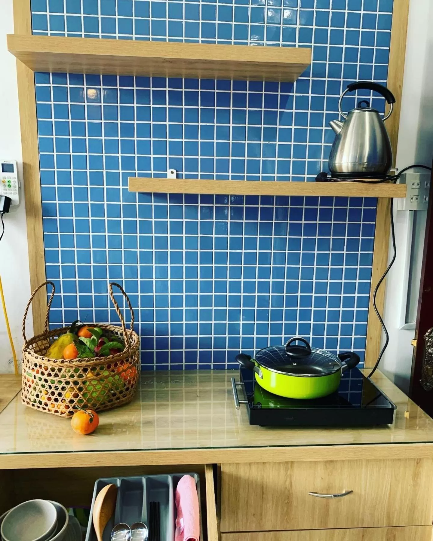 Kitchen/Kitchenette in Emerald Boutique Stay 2