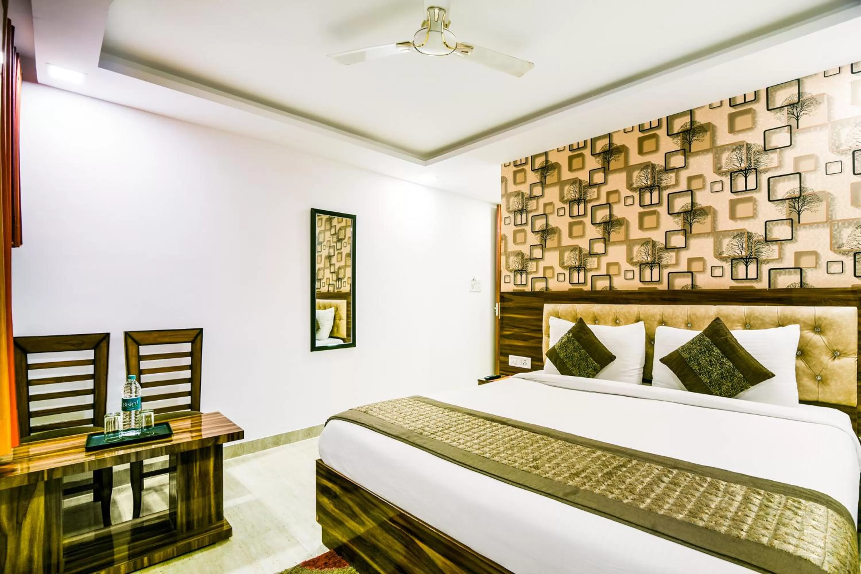 Bed in Hotel Pearl - Mahipalpur Delhi Airport