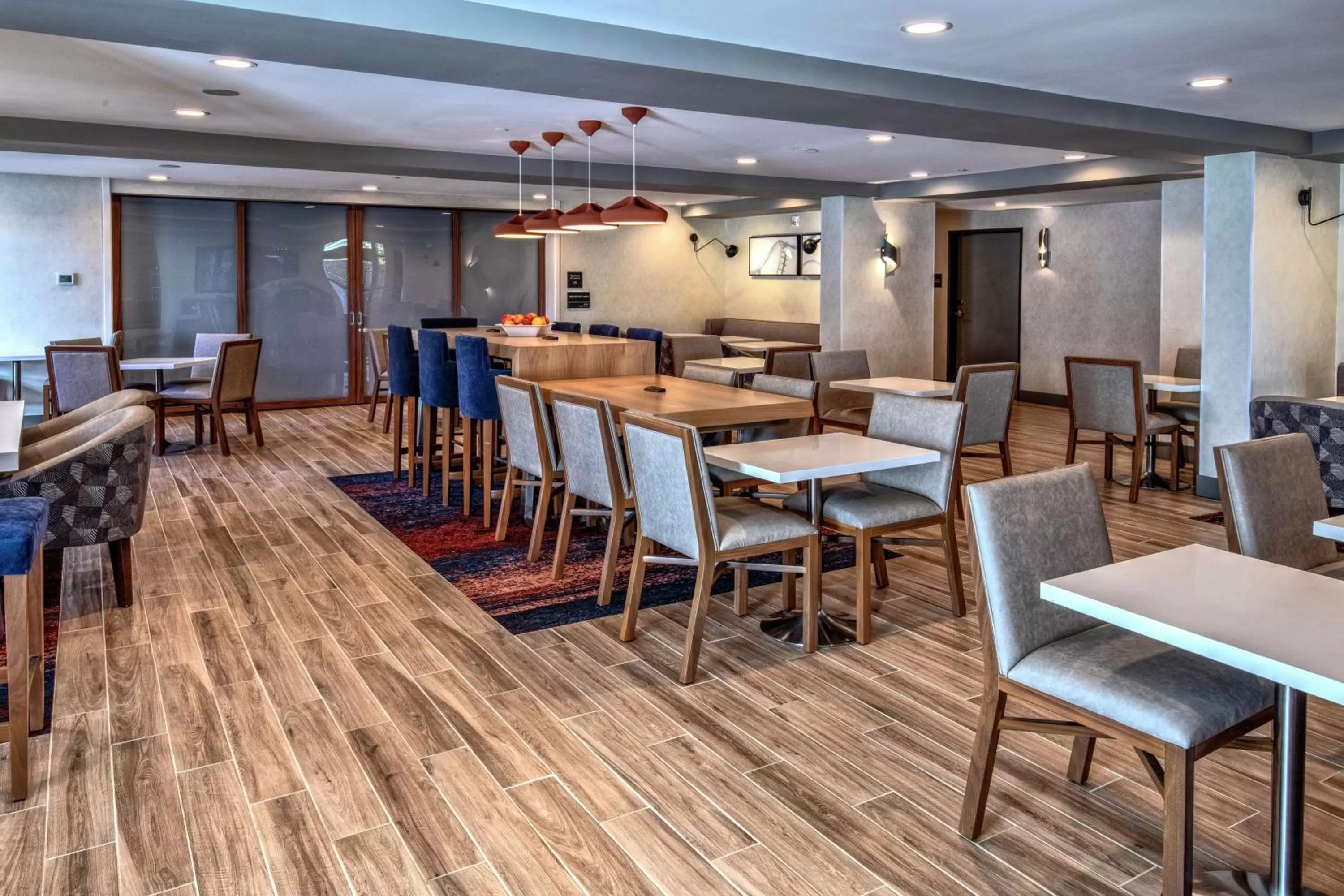 Breakfast in Hampton Inn Discovery Kingdom Napa Gateway