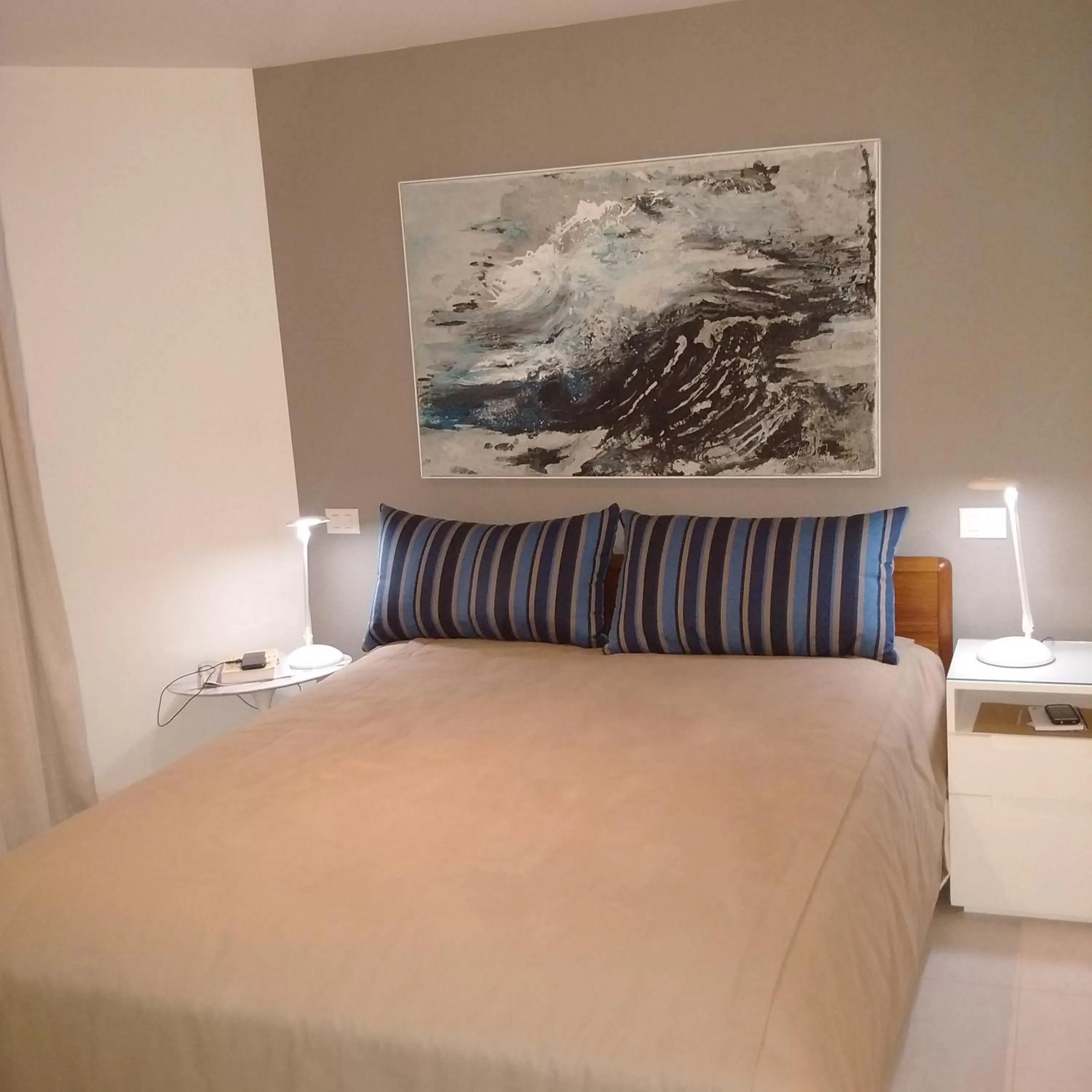 Bed in Ocean Flat
