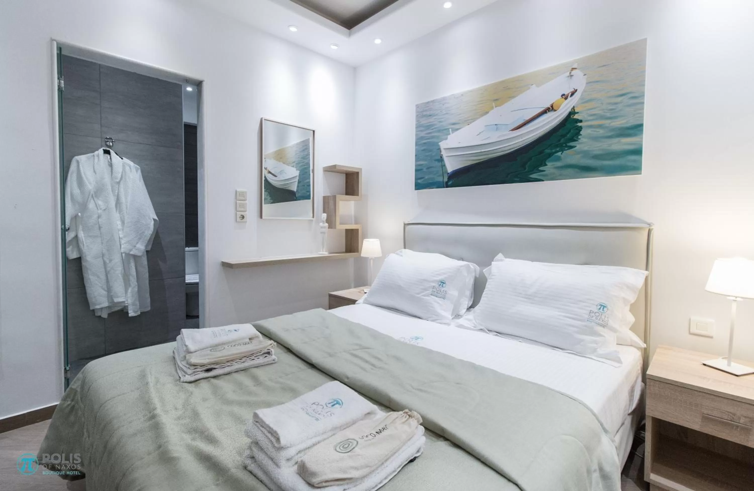 Photo of the whole room, Bed in Polis of Naxos