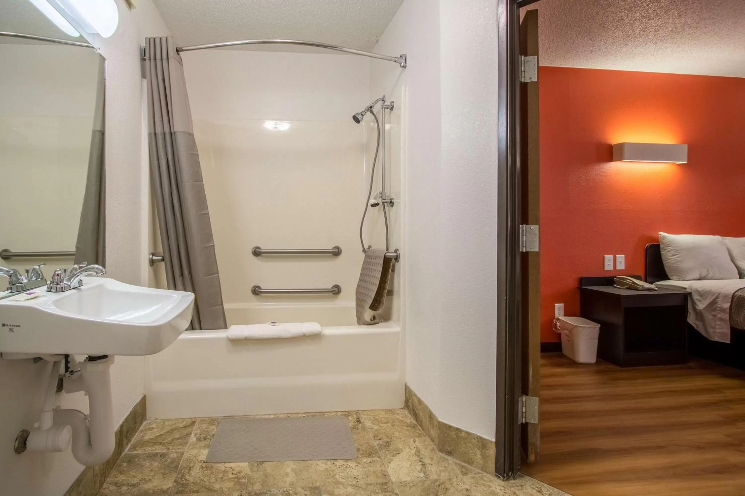 Bathroom, Bed in Motel 6-Ashland, OH